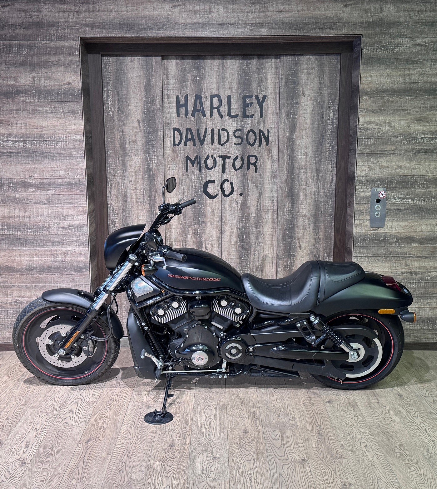 HARLEY-DAVIDSON VRSCDX Night Rod Special ABS-showroom-element-3