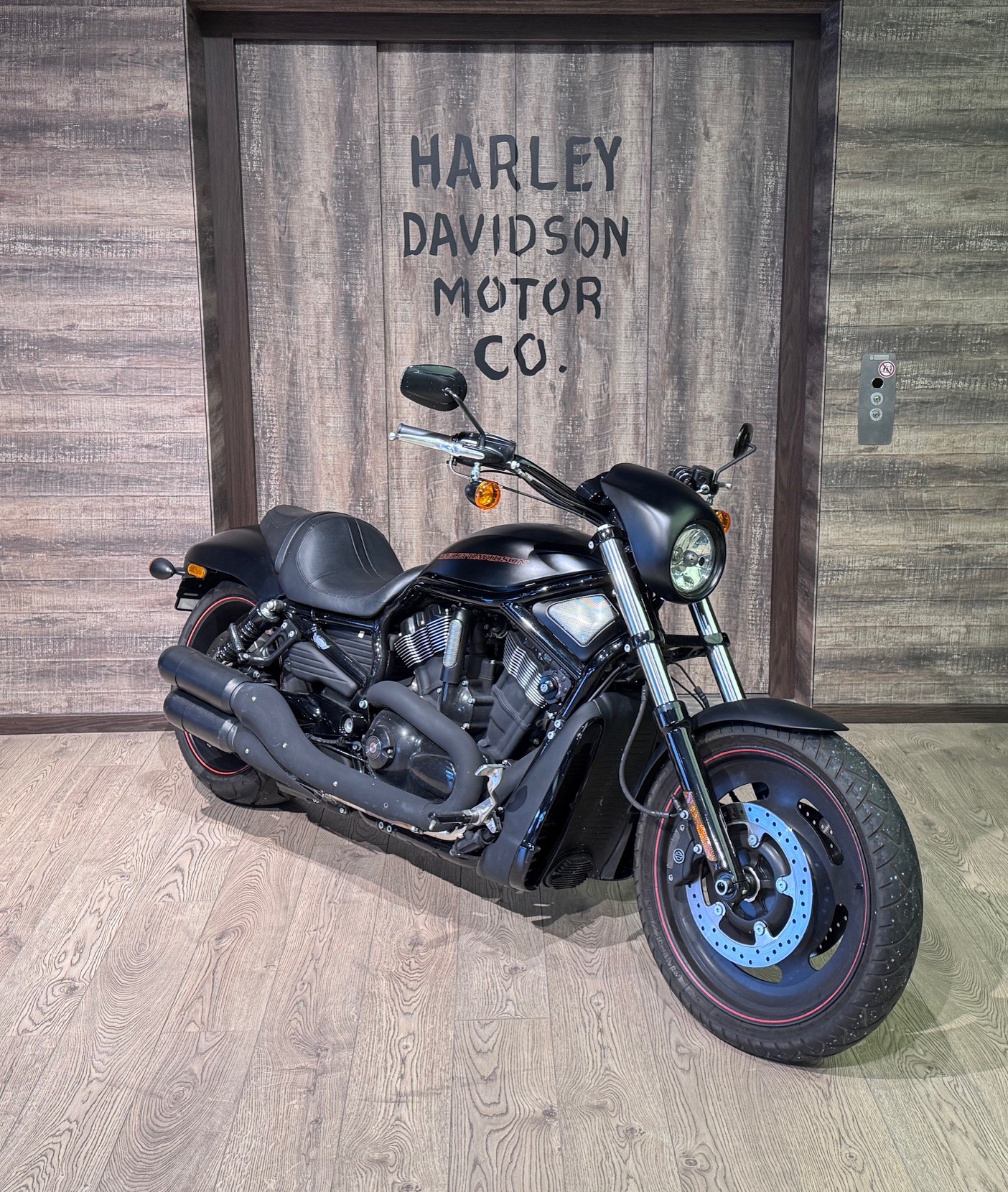 HARLEY-DAVIDSON VRSCDX Night Rod Special ABS-showroom-element-1
