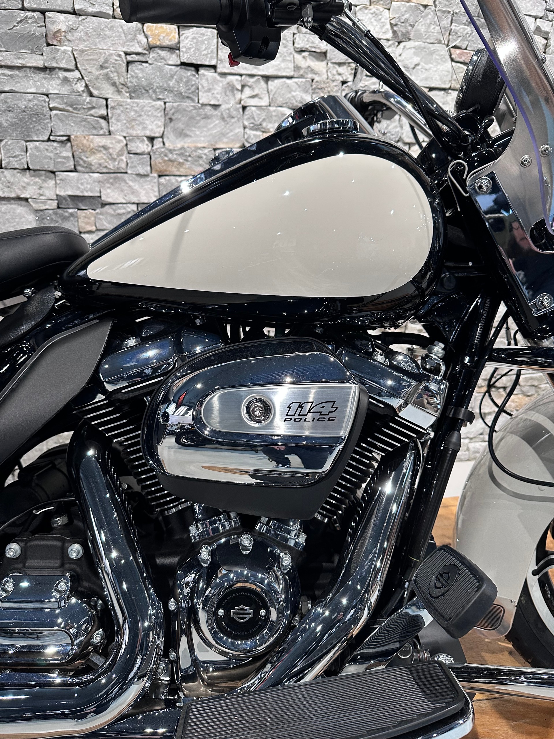 HARLEY-DAVIDSON FLHP-showroom-element-3