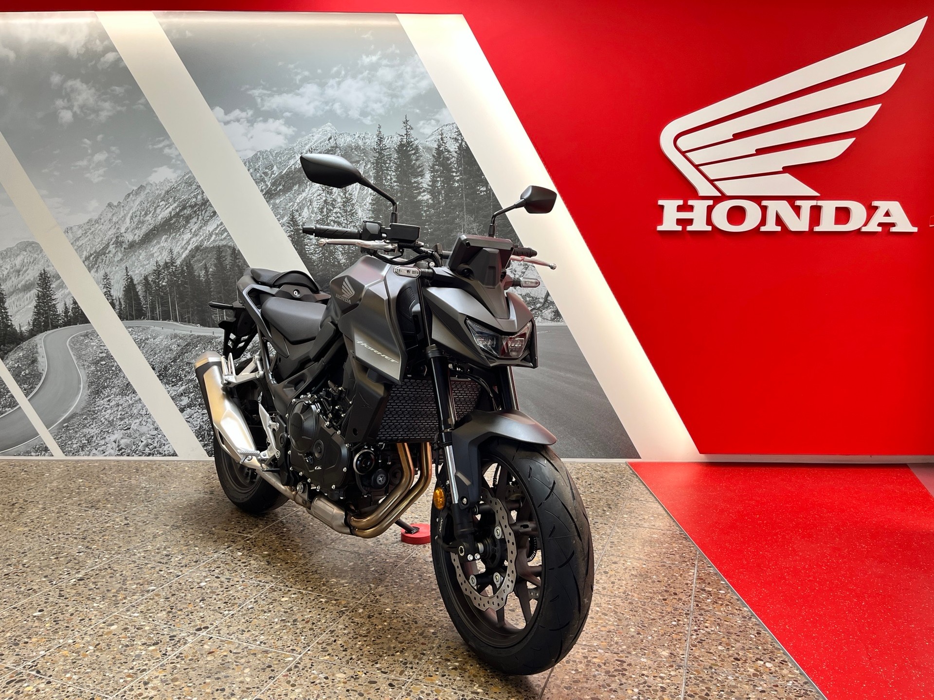 HONDA CB 750 Hornet YM2025-showroom-element-2