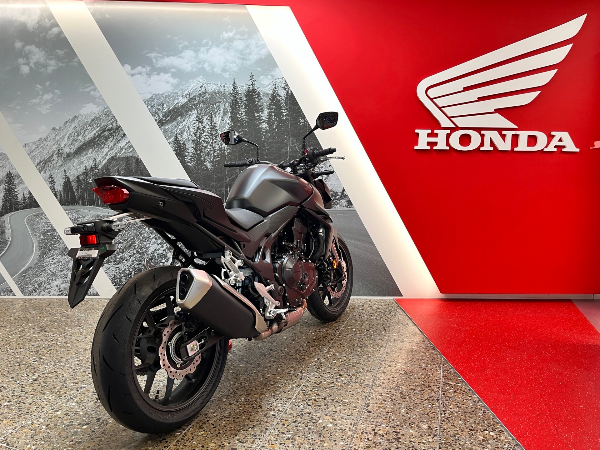 HONDA CB 750 Hornet YM2025-showroom-element-3