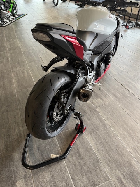 SUZUKI GSX-S 950 (35kW)-showroom-element-2