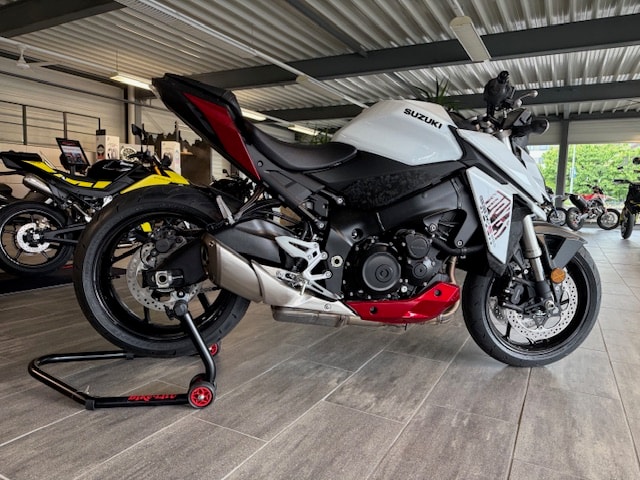 SUZUKI GSX-S 950 (35kW)-showroom-element-1