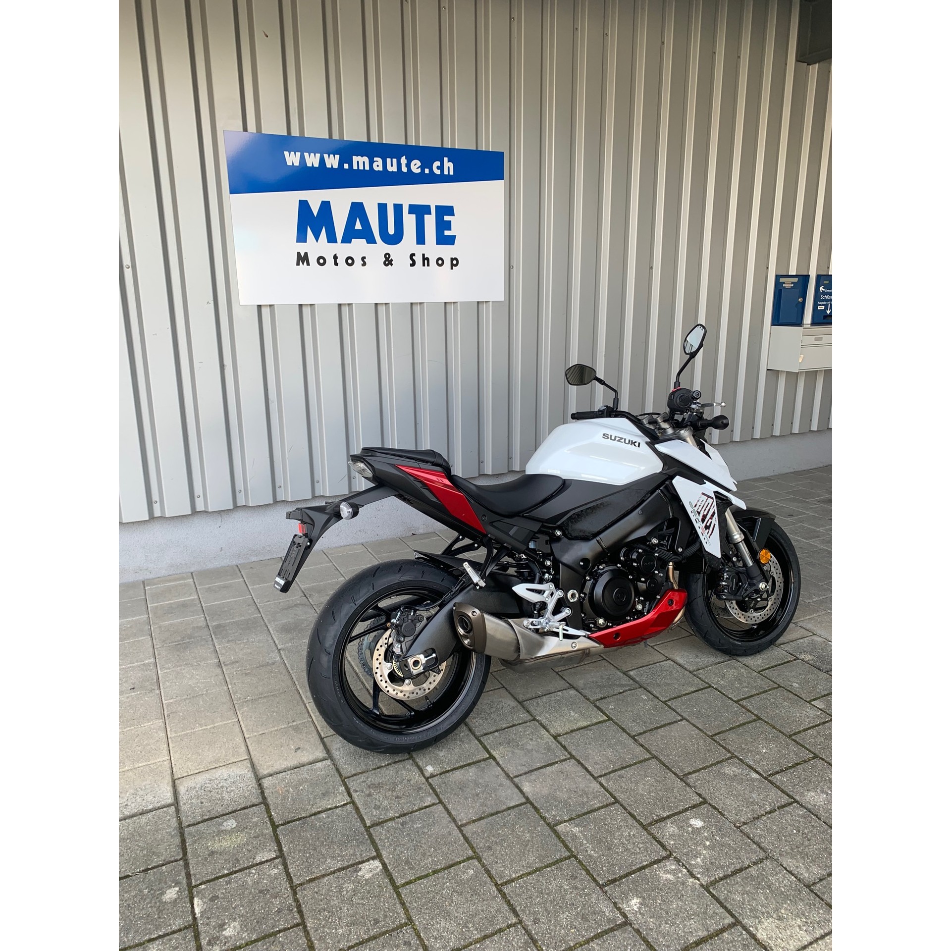 SUZUKI GSX-S 950 (35kW)-showroom-element-2