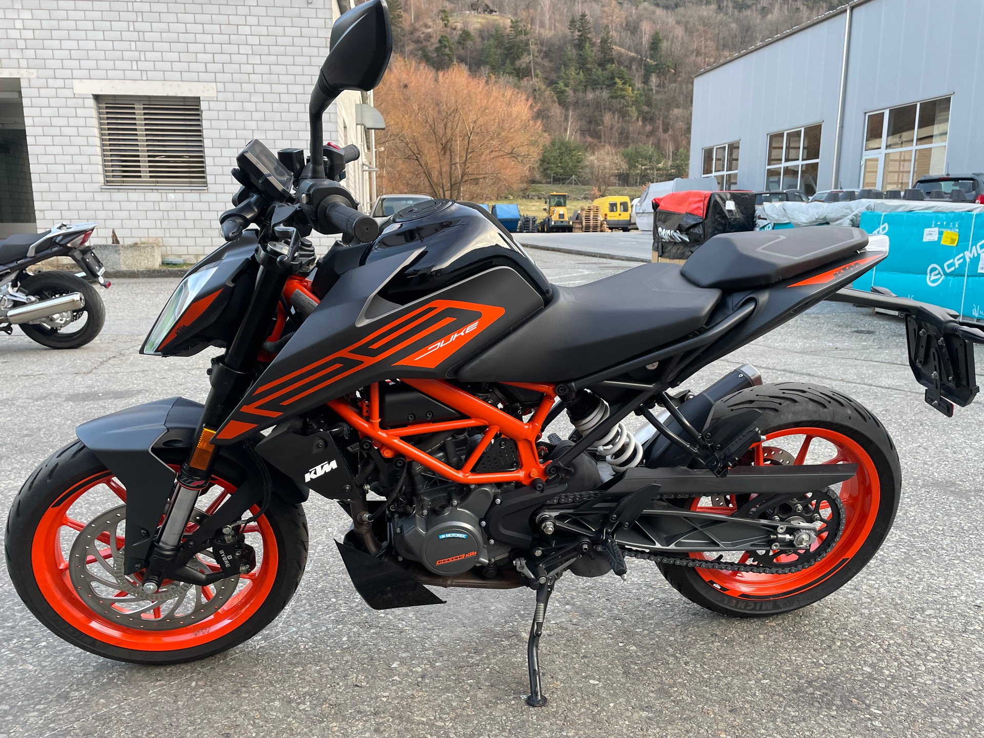 KTM 125 Duke-image-1