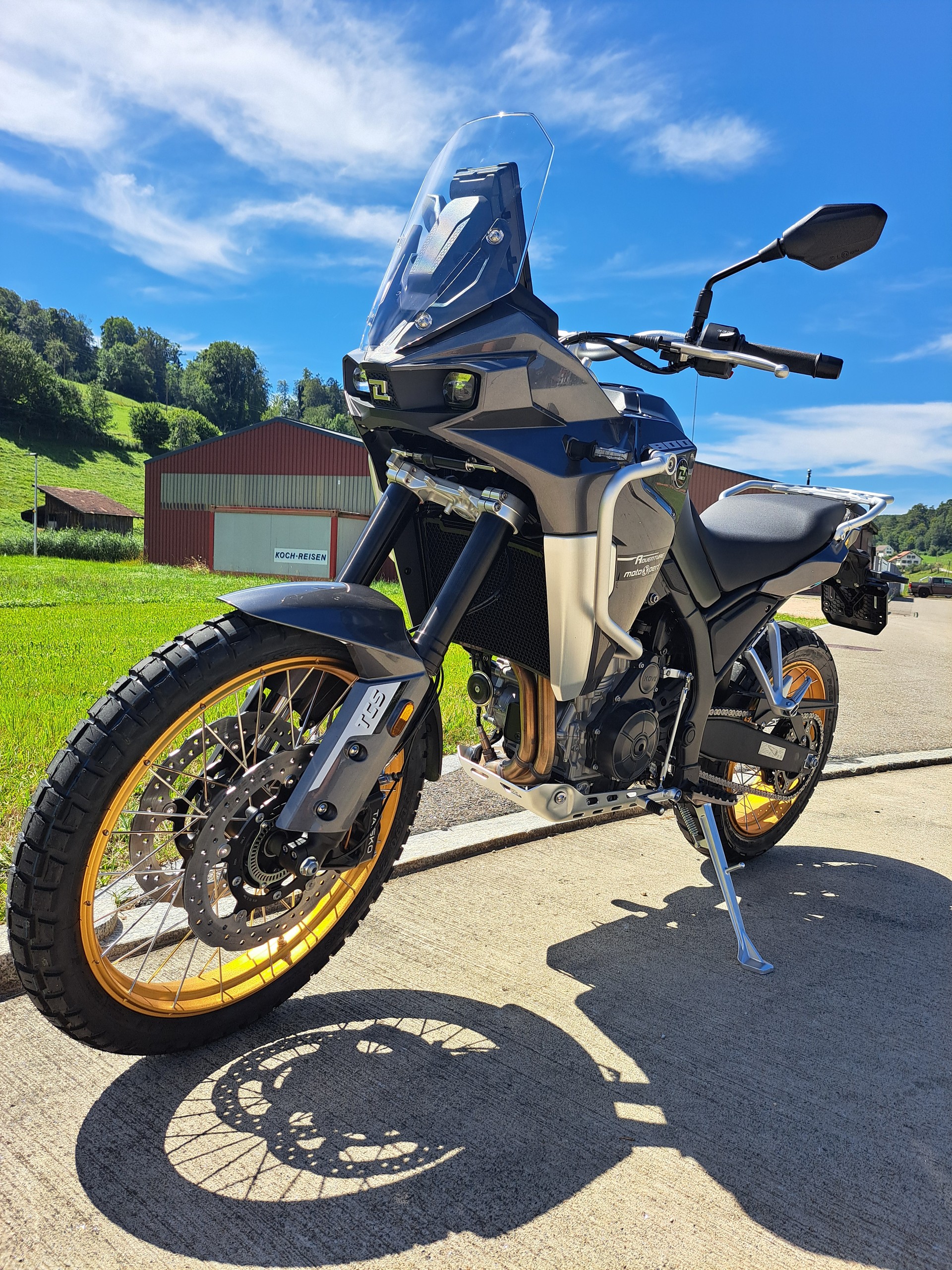 KOVE 800 X Pro-showroom-element-1