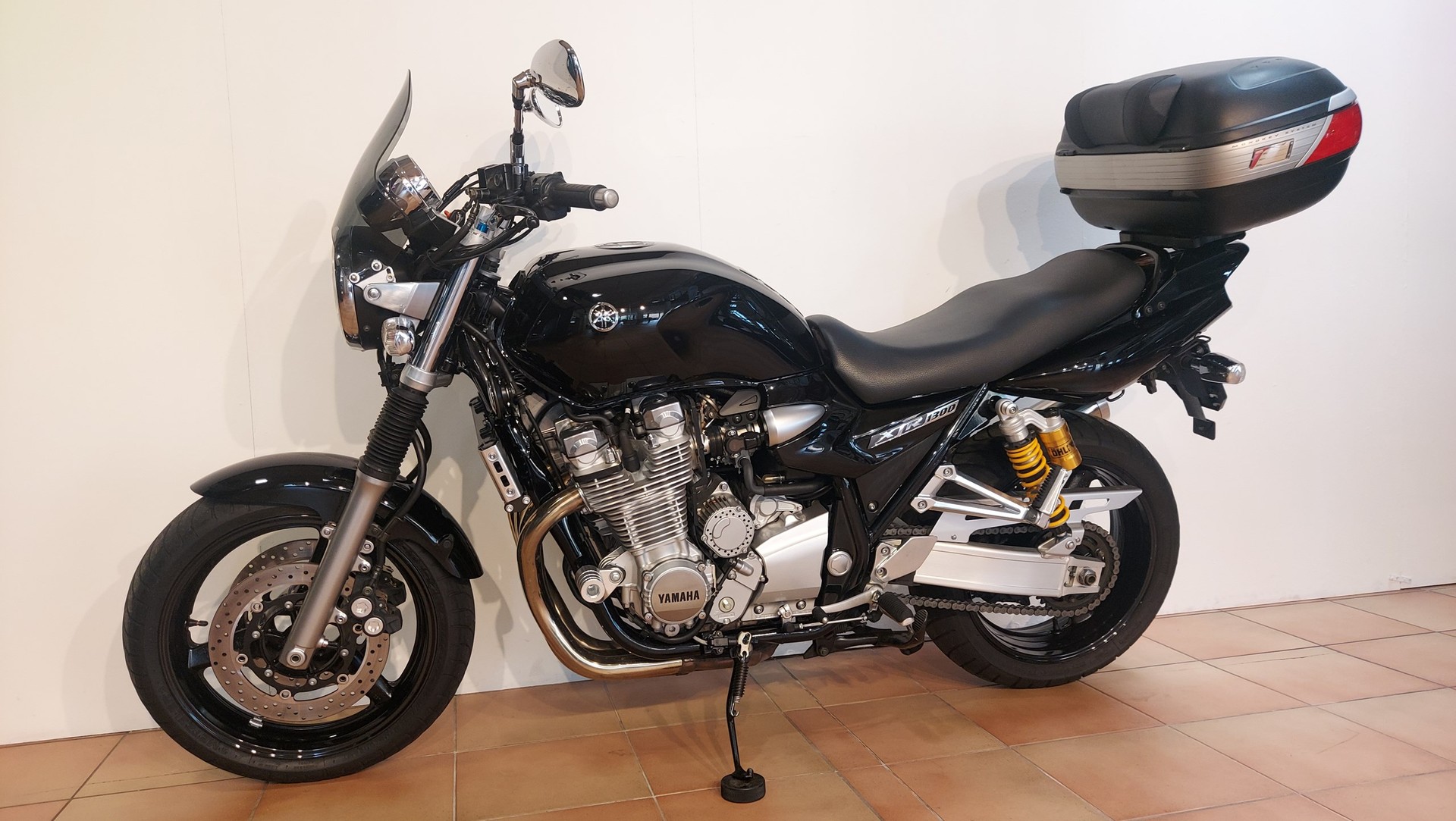 YAMAHA XJR 1300-showroom-element-3