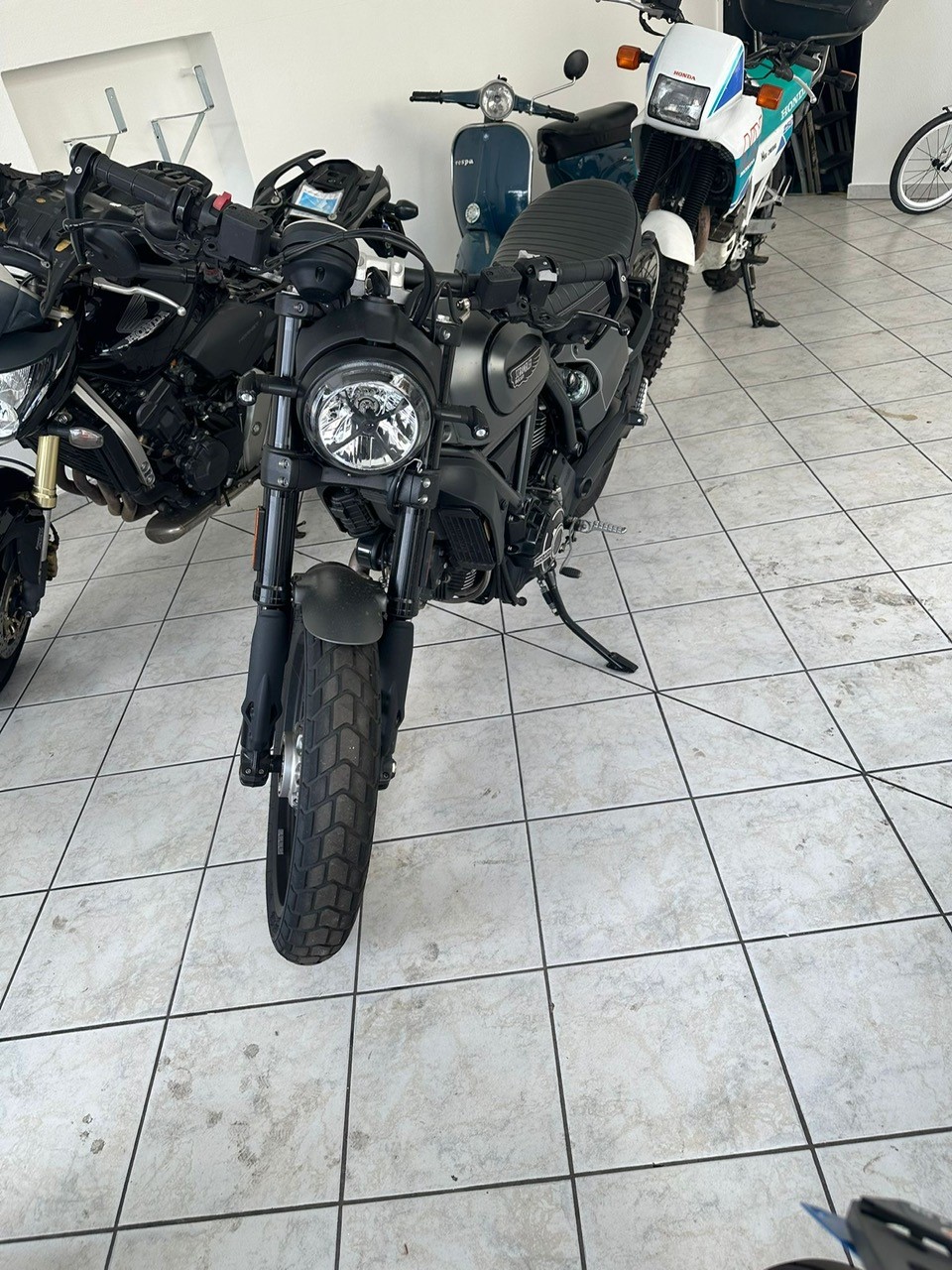 DUCATI Scrambler 803 Nightshift-image-2