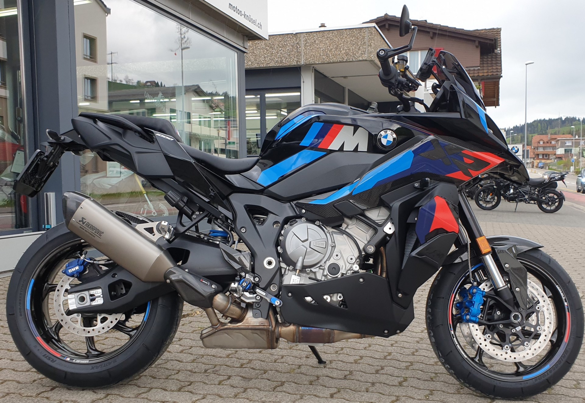 BMW M 1000 XR Competition-showroom-element-1