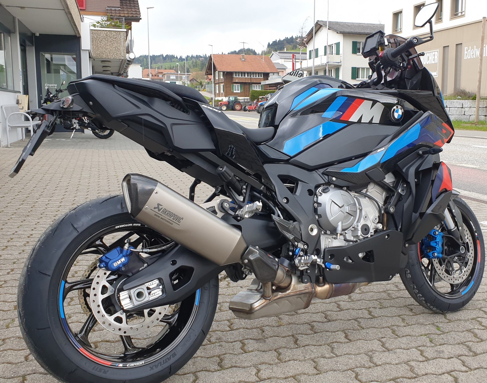 BMW M 1000 XR Competition-showroom-element-2