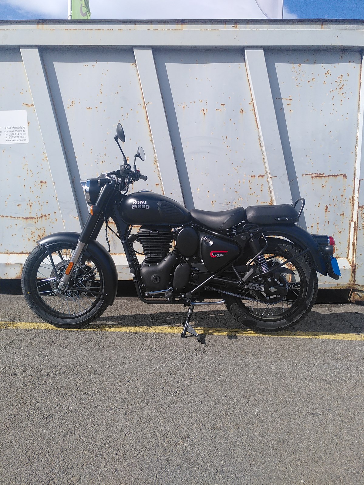ROYAL ENFIELD CLASSIC Dark Stealth Black-showroom-element-2