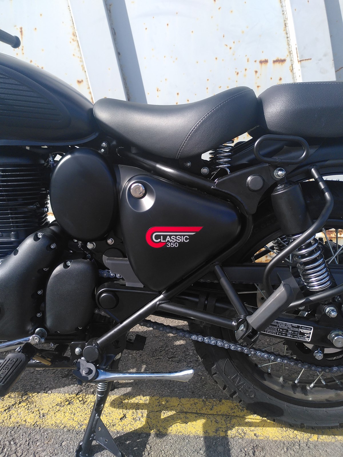 ROYAL ENFIELD CLASSIC Dark Stealth Black-showroom-element-3