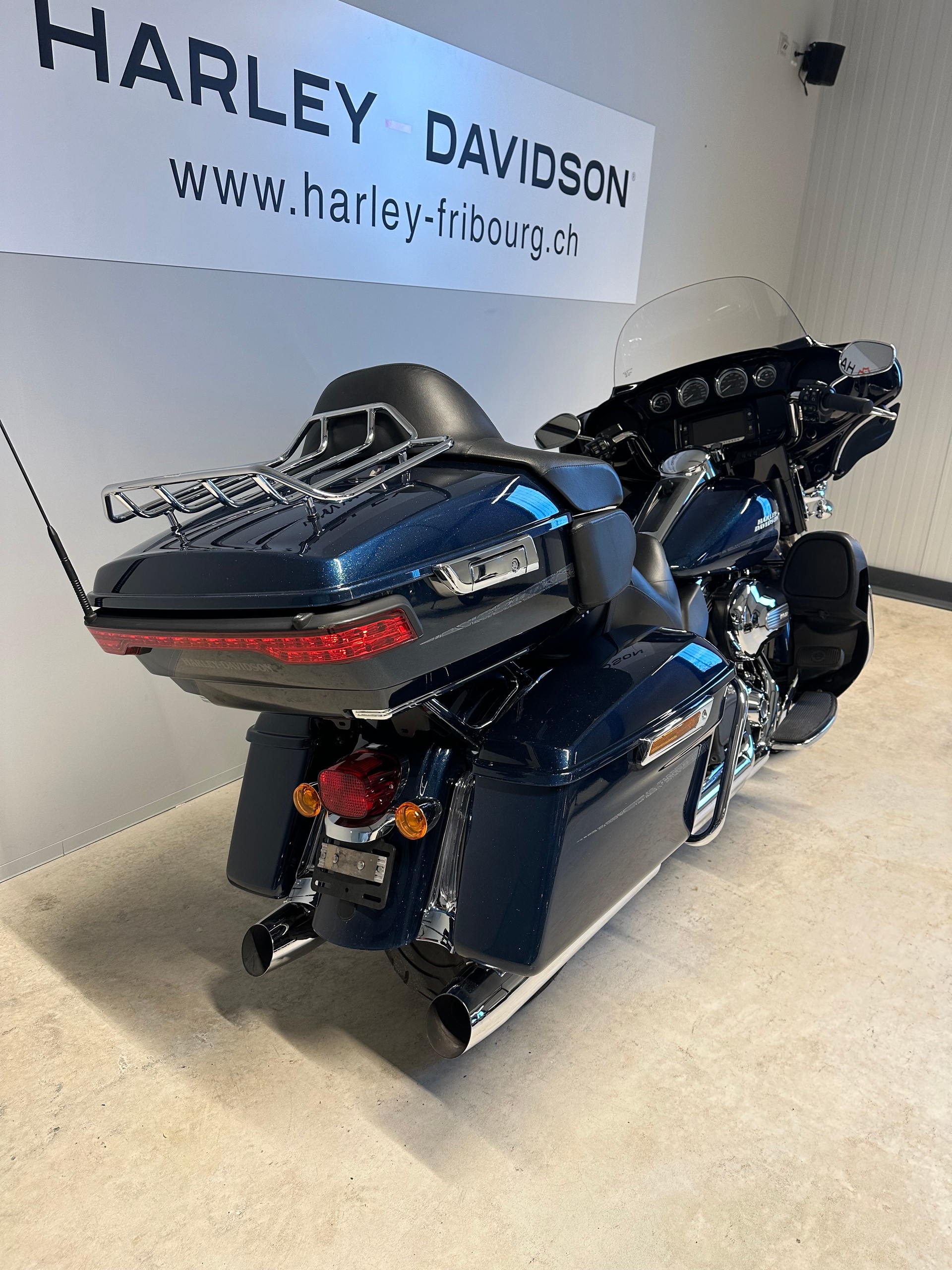 HARLEY-DAVIDSON FLHTK Electra Glide Ultra Limited-showroom-element-1