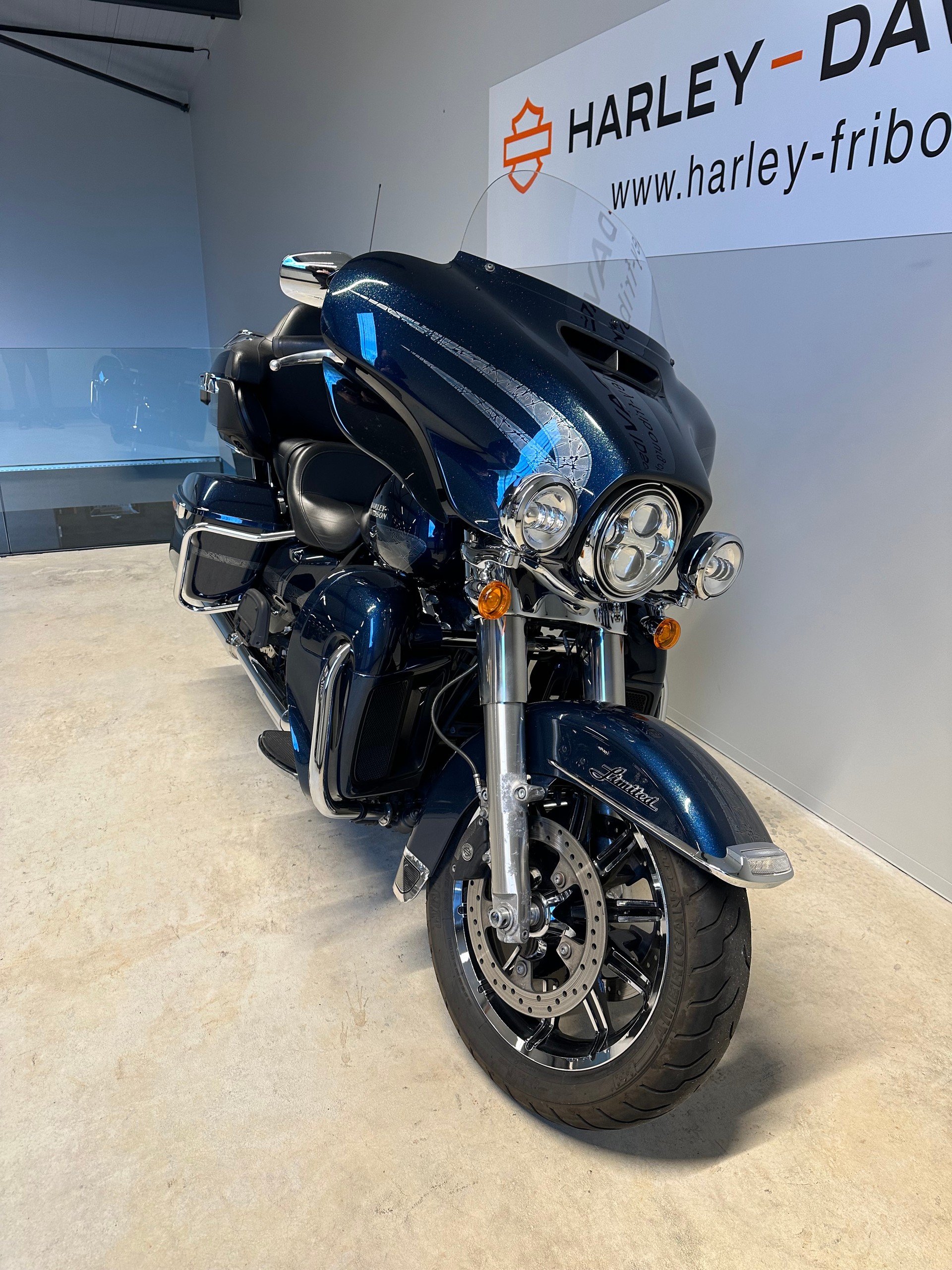 HARLEY-DAVIDSON FLHTK Electra Glide Ultra Limited-showroom-element-2