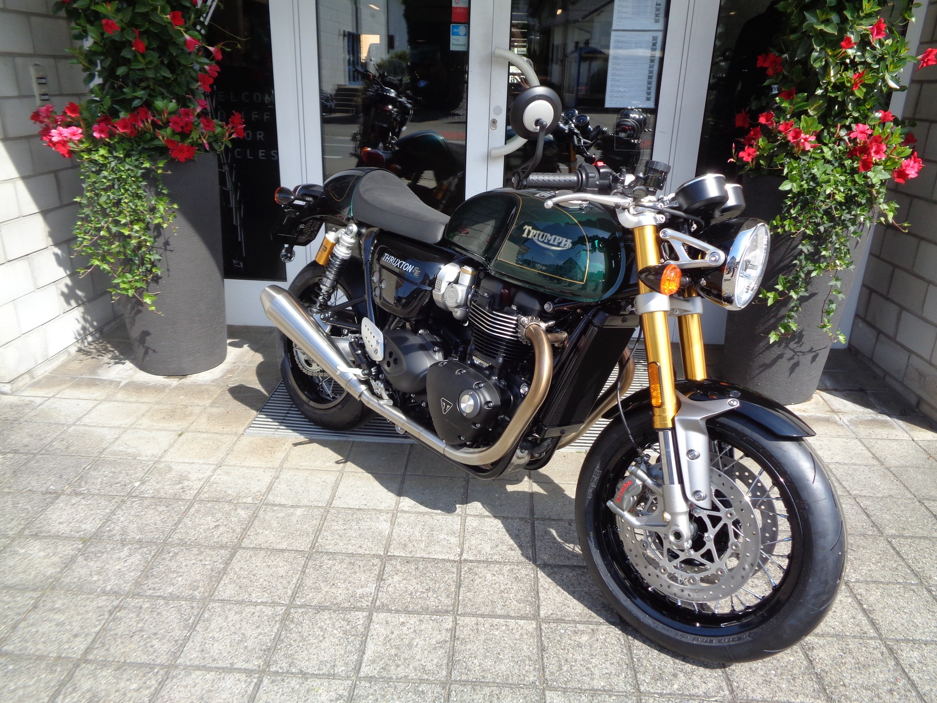 TRIUMPH Thruxton 1200 RS Final Edition-showroom-element-2