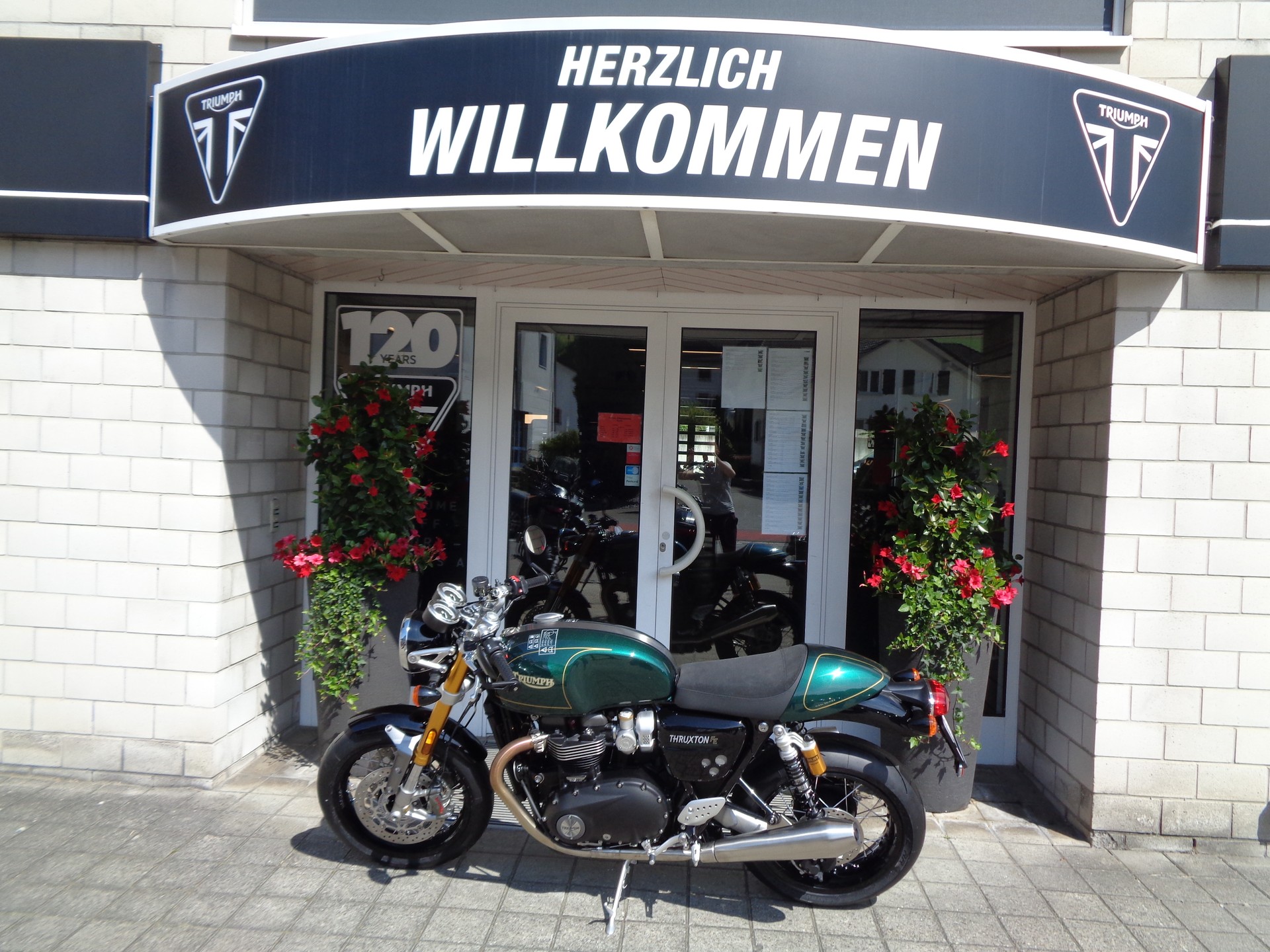 TRIUMPH Thruxton 1200 RS Final Edition-showroom-element-3