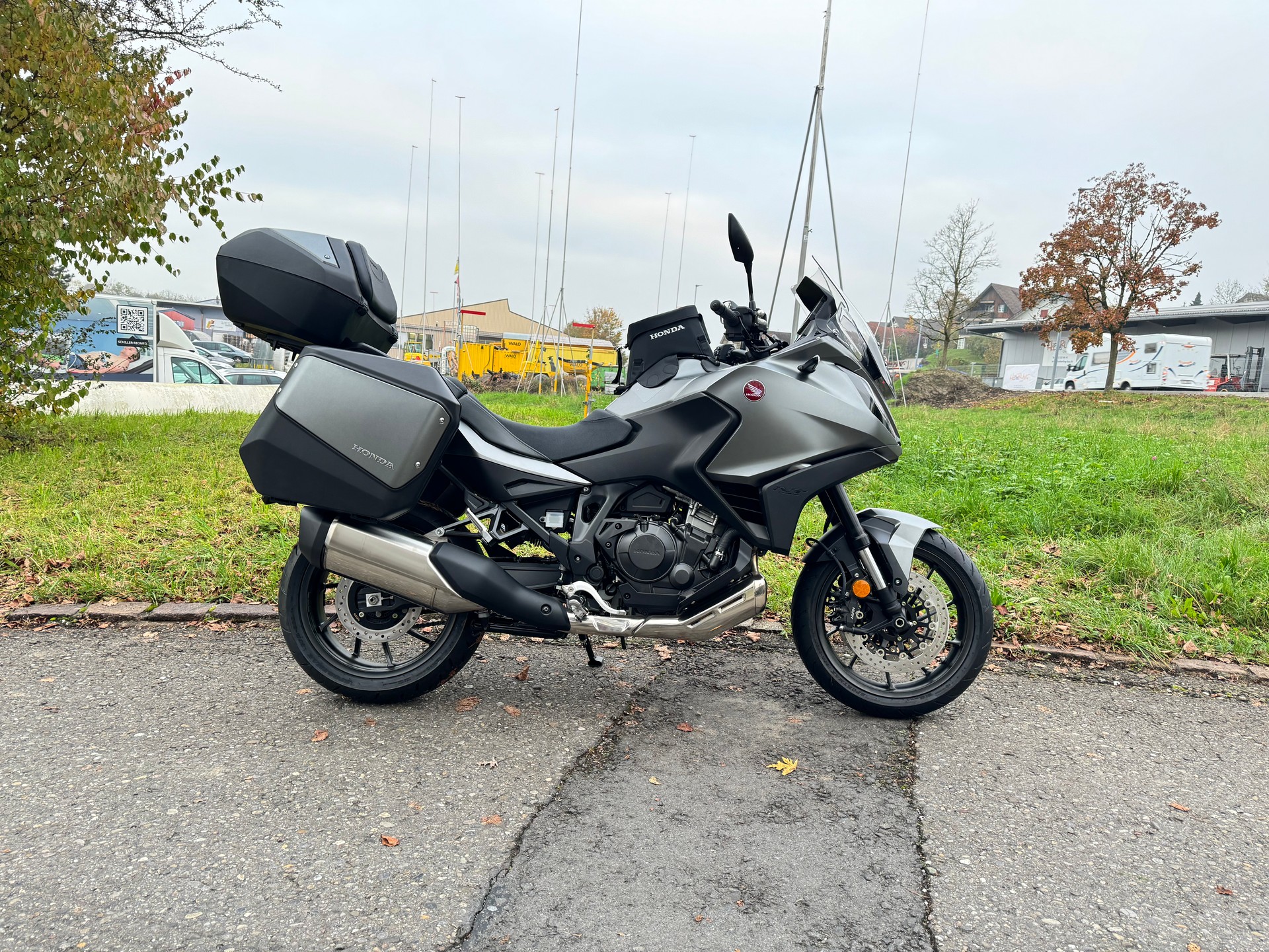 HONDA NT 1100-showroom-element-1
