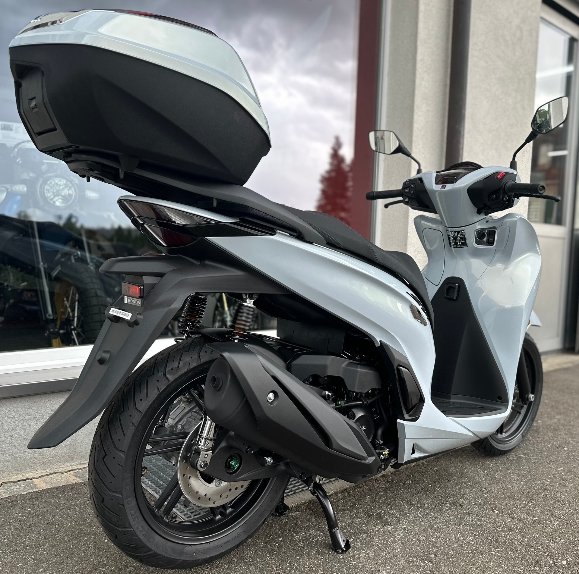 HONDA SH 350-showroom-element-3