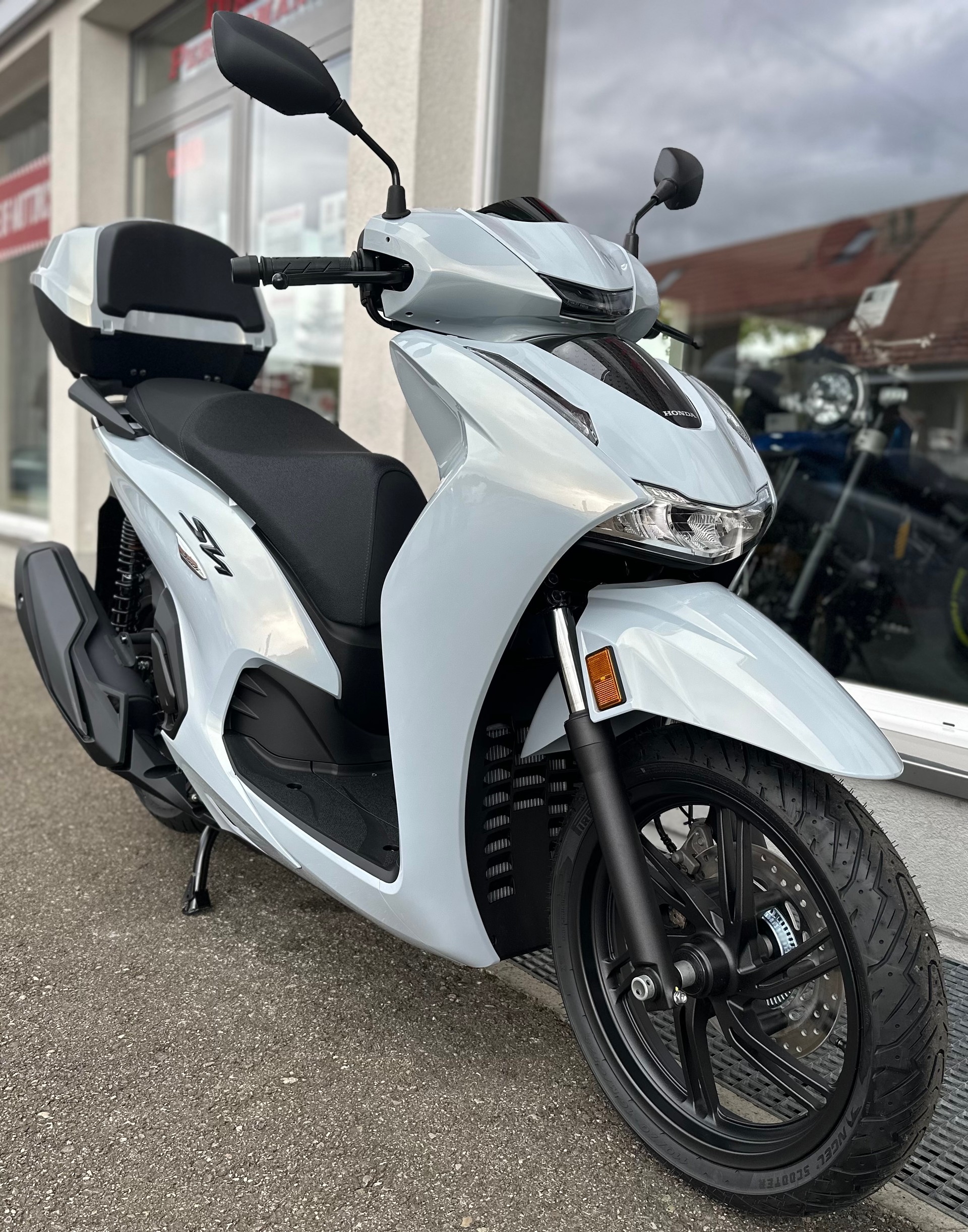 HONDA SH 350-showroom-element-2