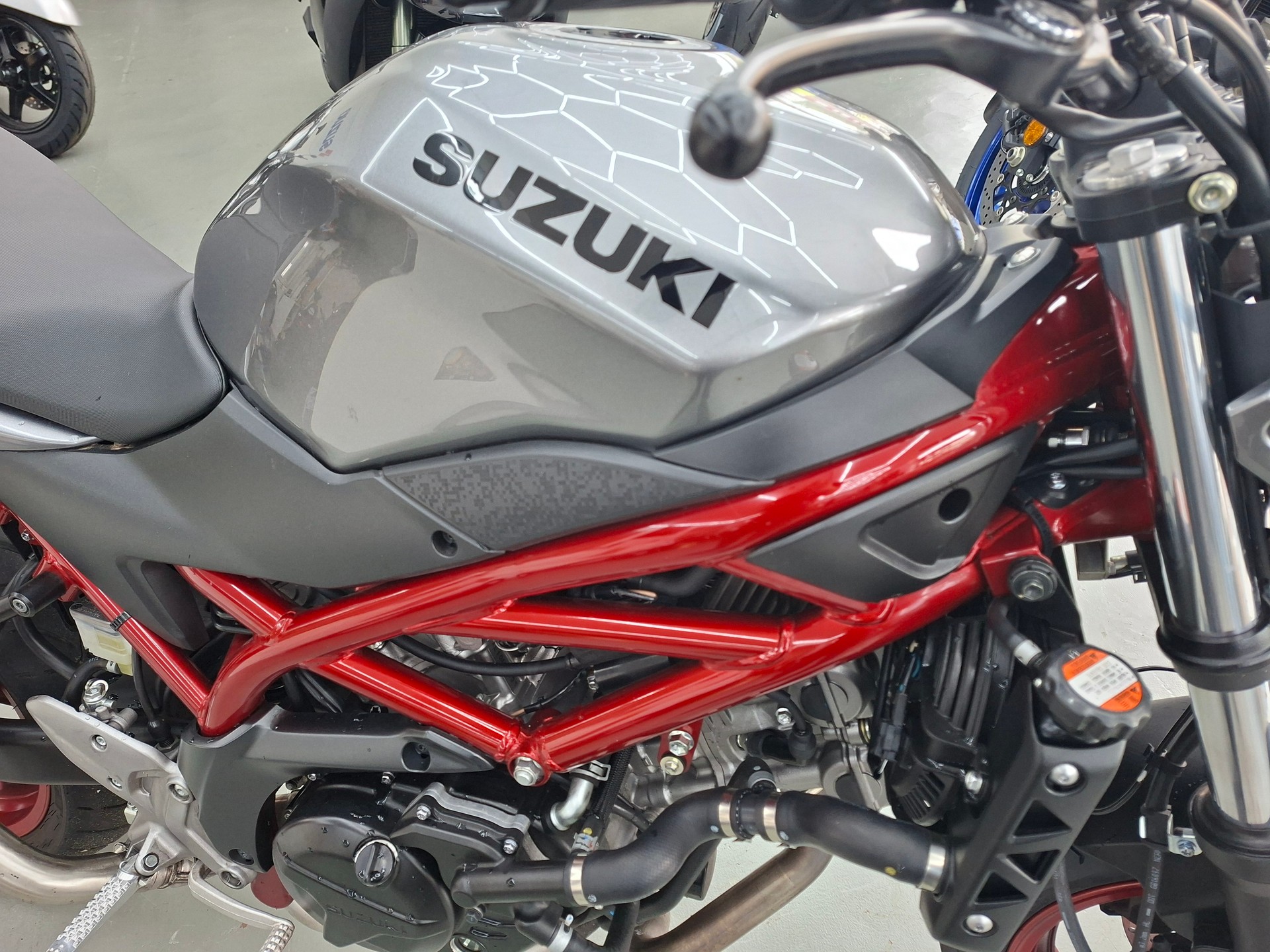 SUZUKI SV 650 ABS L6 (35kW)-showroom-element-2