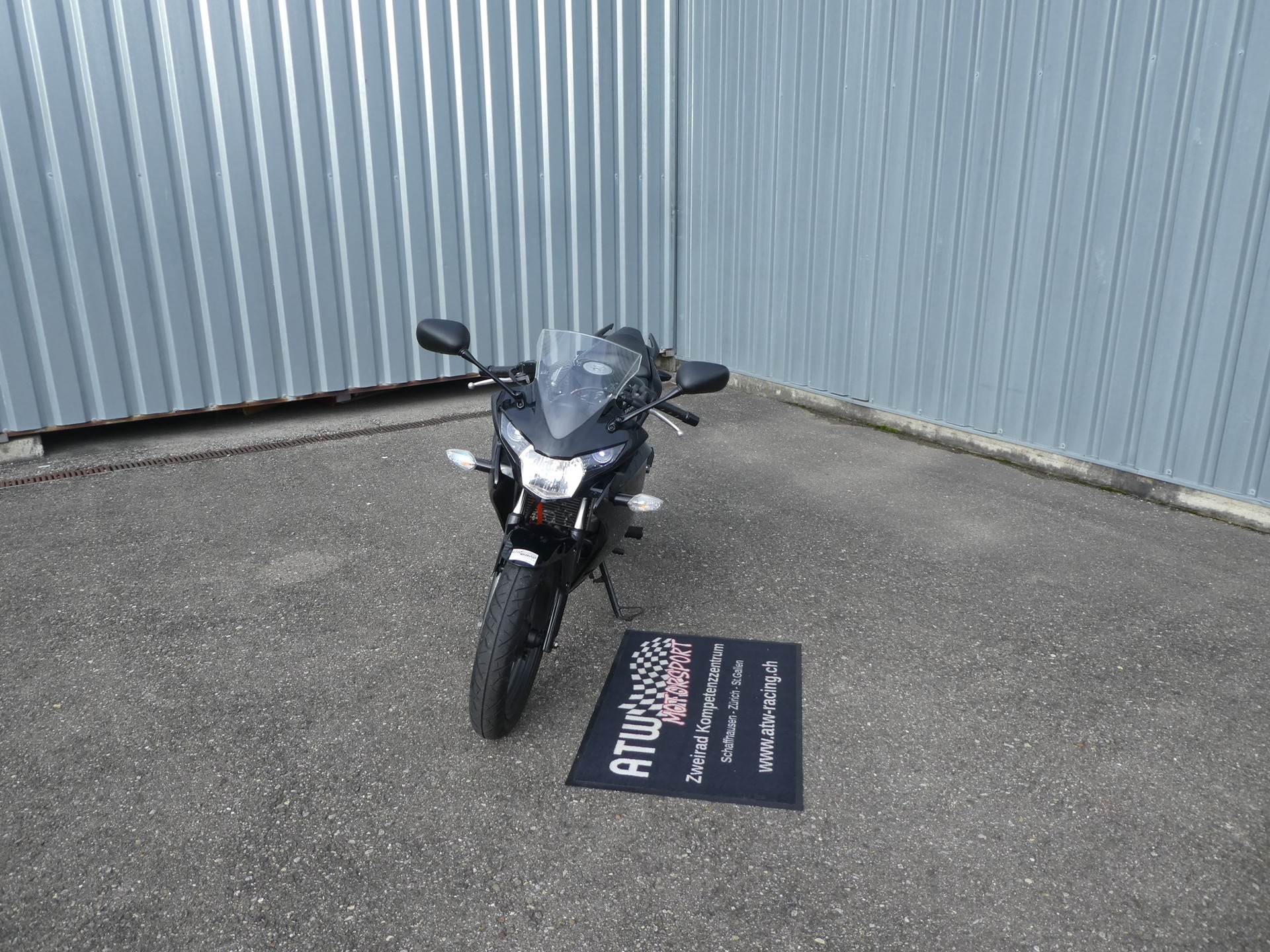 HONDA CBR 125 R-showroom-element-1