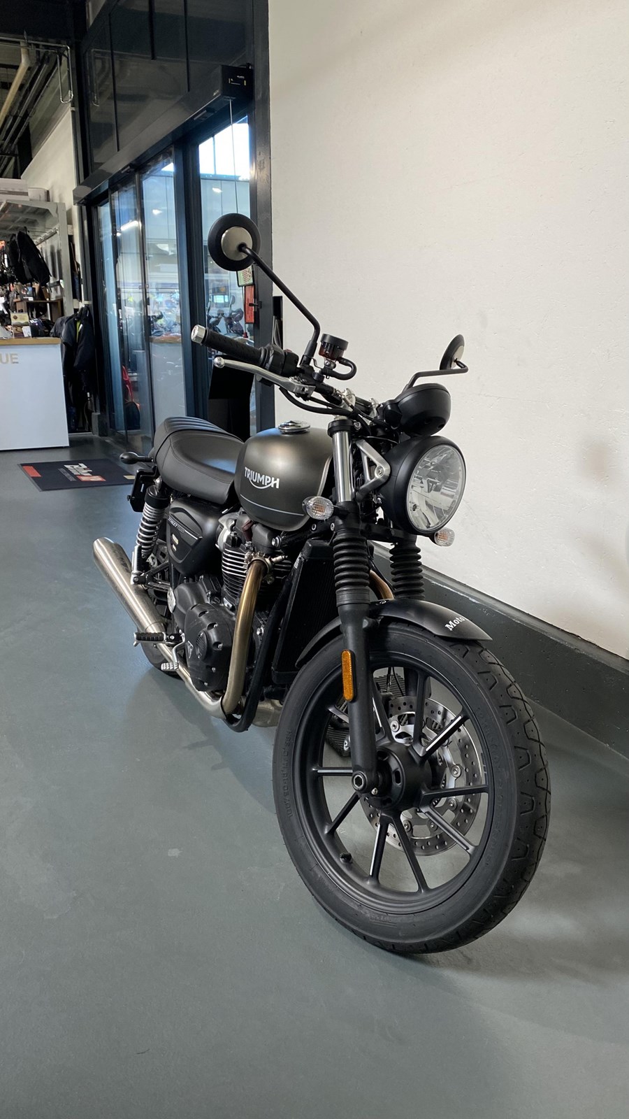 TRIUMPH Street Twin 900-showroom-element-1