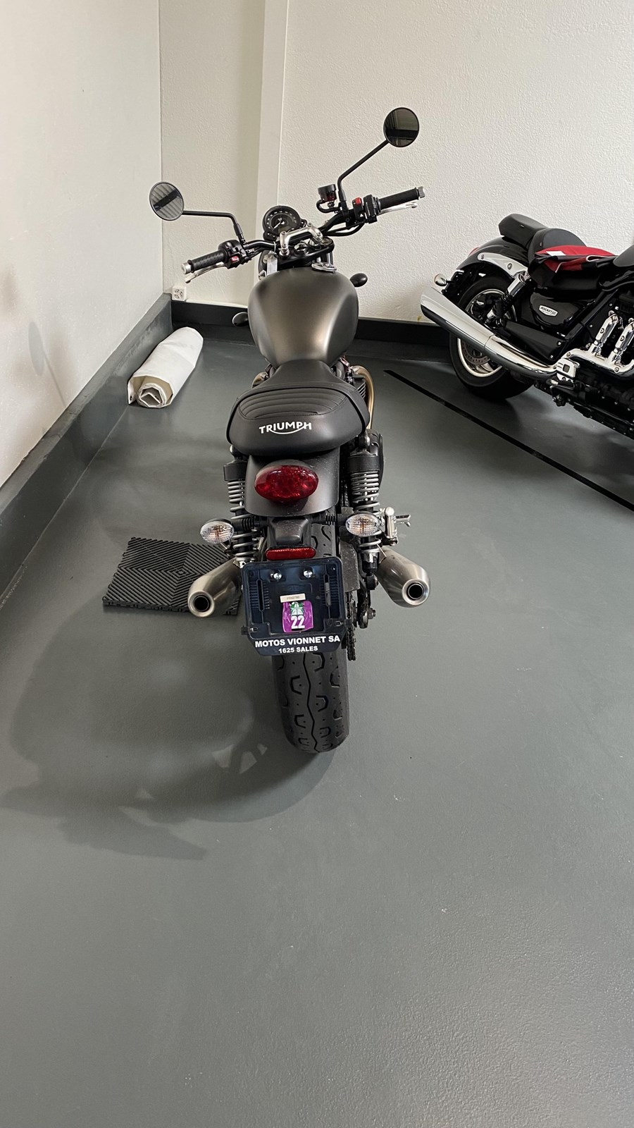 TRIUMPH Street Twin 900-showroom-element-2