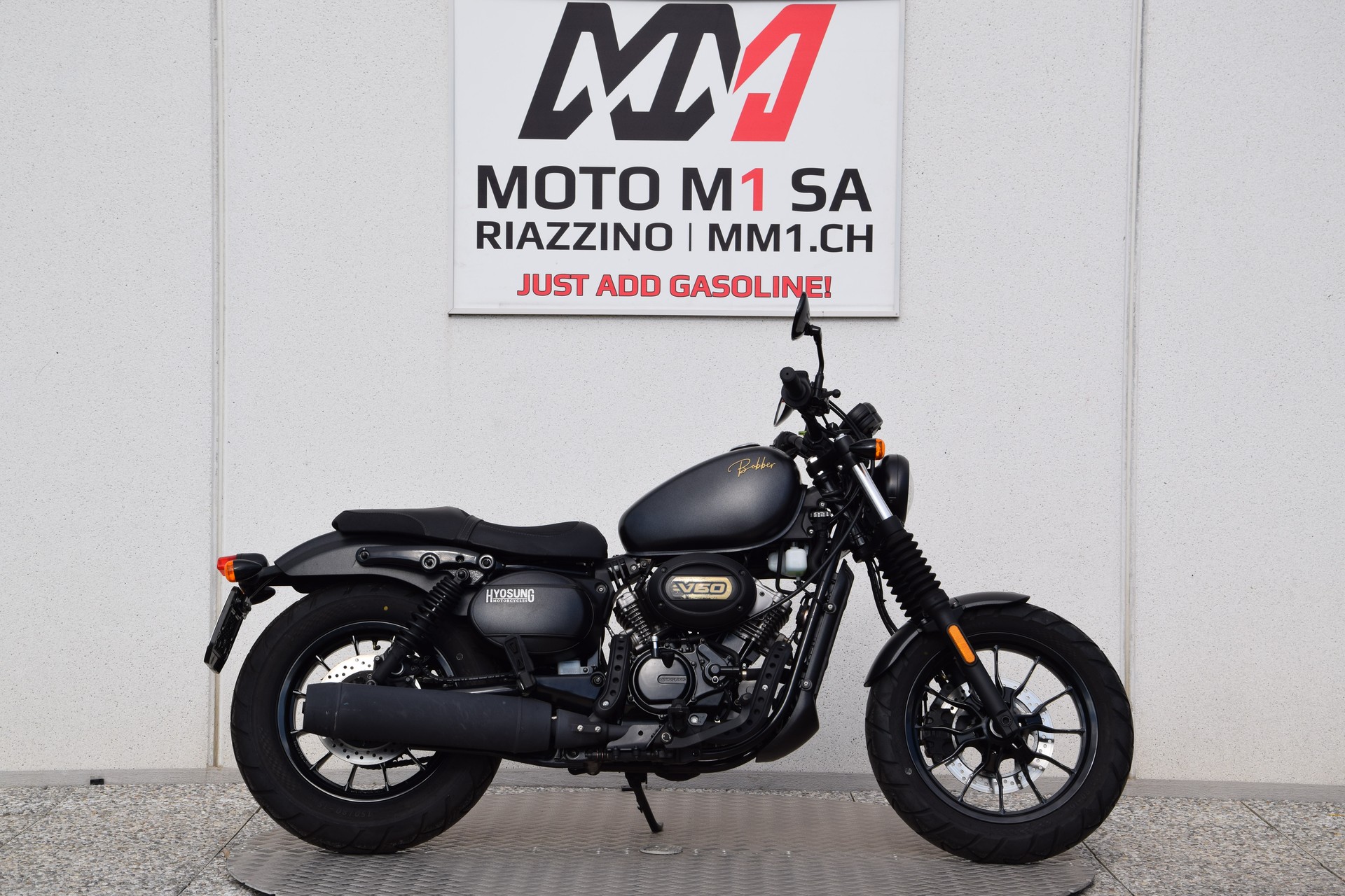 HYOSUNG GV 125 Bobber