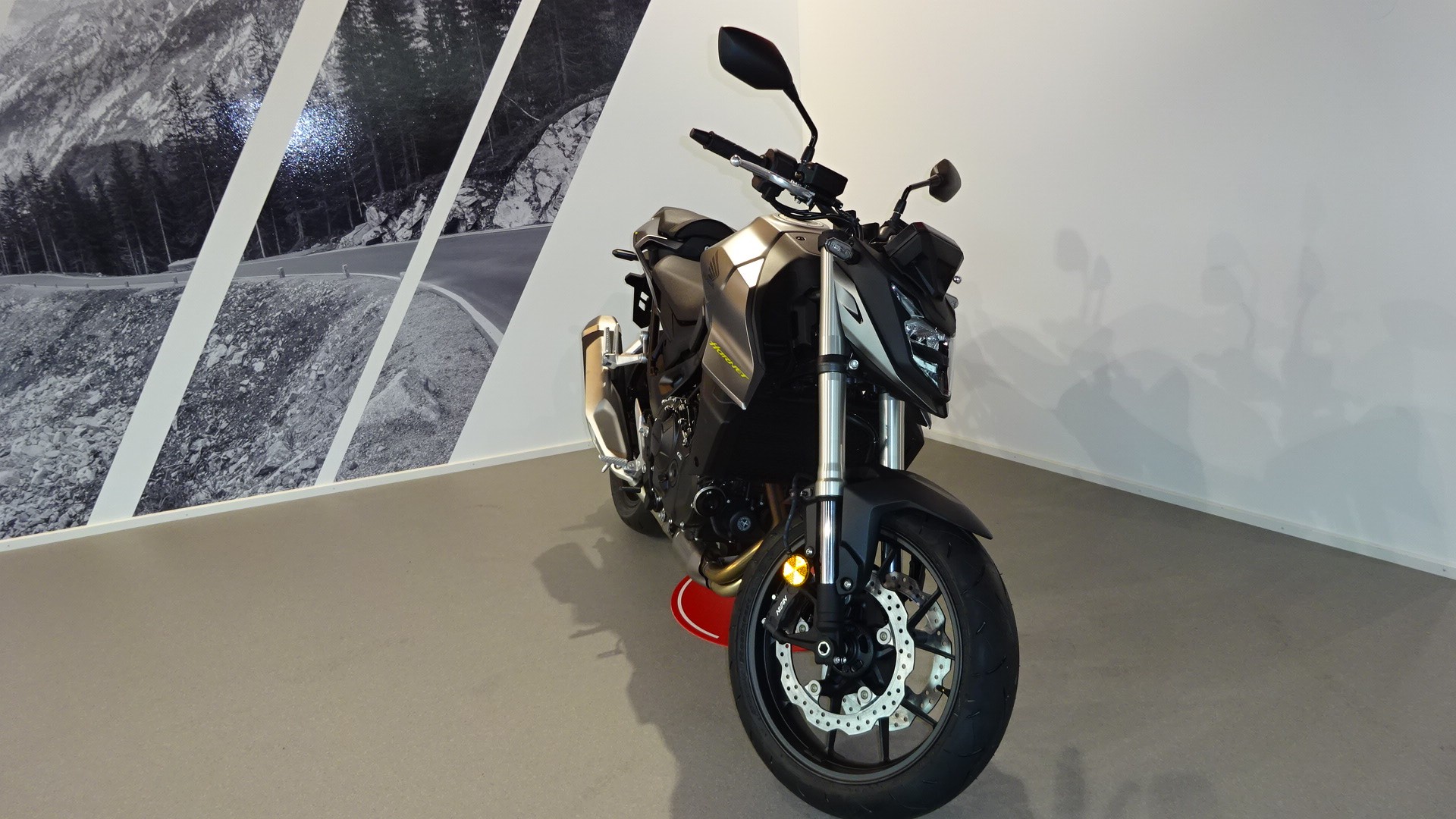 HONDA CB 750 Hornet-showroom-element-2