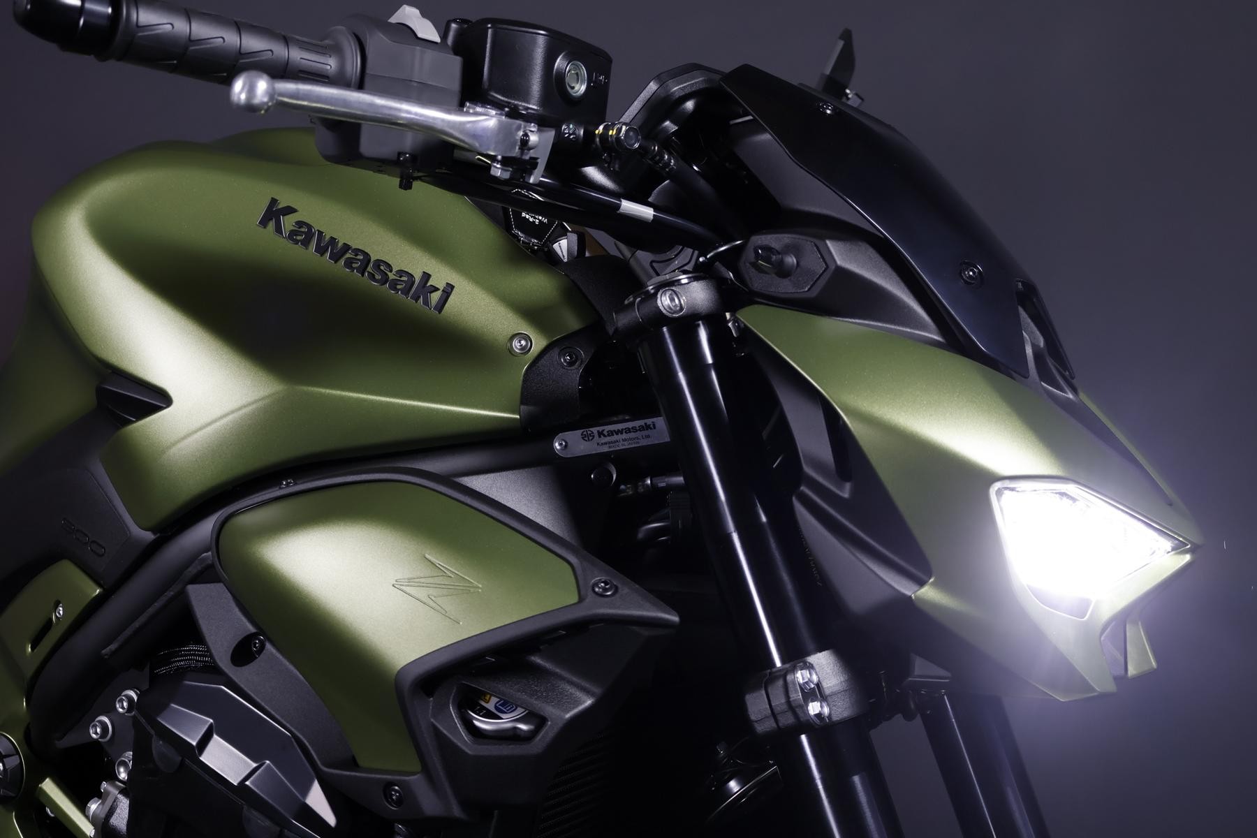 KAWASAKI KAWASAKI Z 900 (91/70/35 KW) *Army Edition* Level 3-showroom-element-3