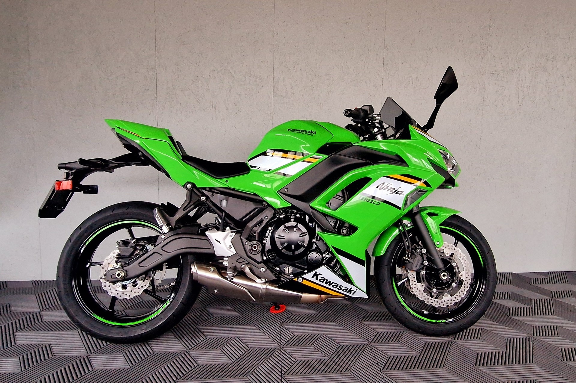 KAWASAKI Ninja 650