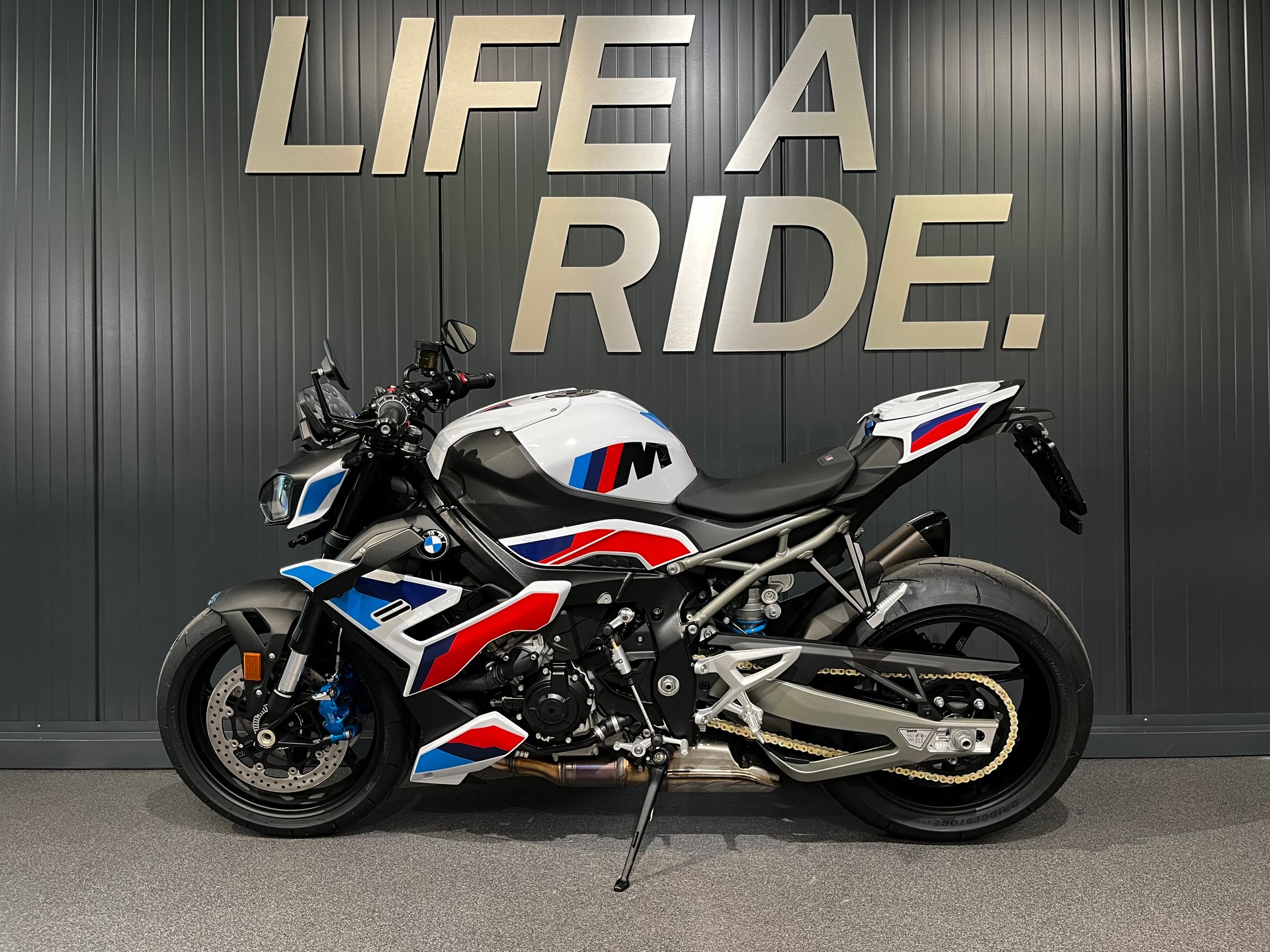 BMW M 1000 R-image-2