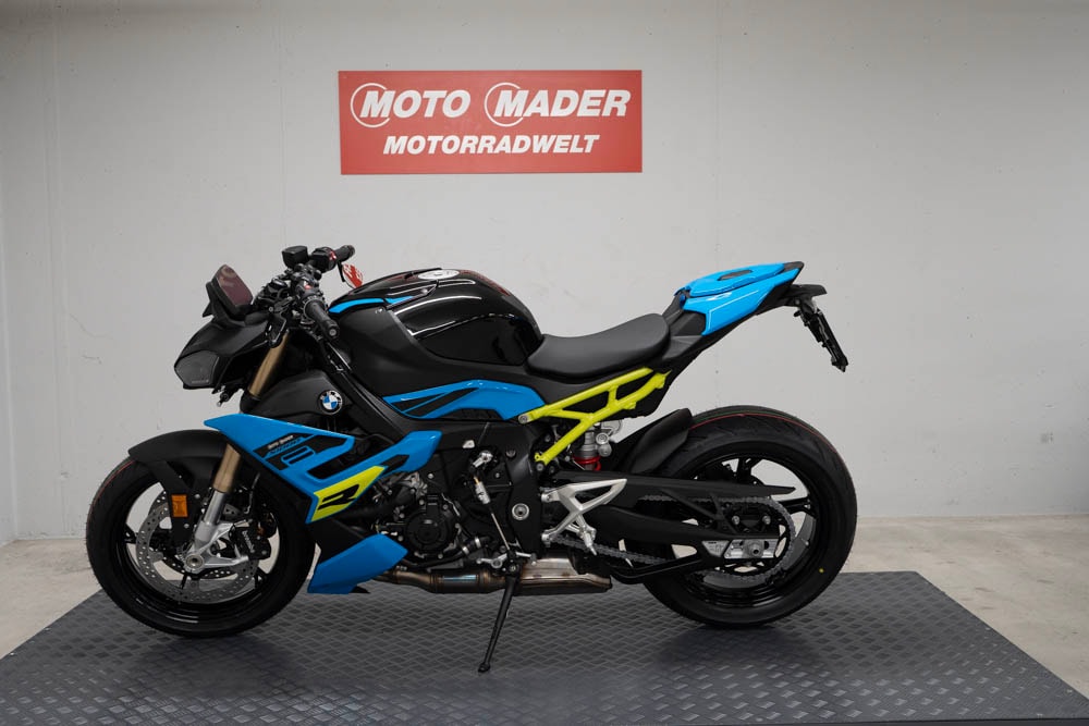 BMW S 1000 R mit SC Project Auspuff-showroom-element-2