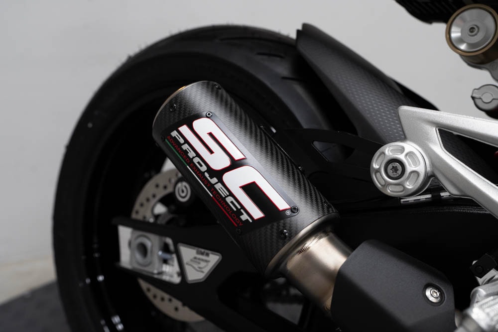 BMW S 1000 R mit SC Project Auspuff-showroom-element-3