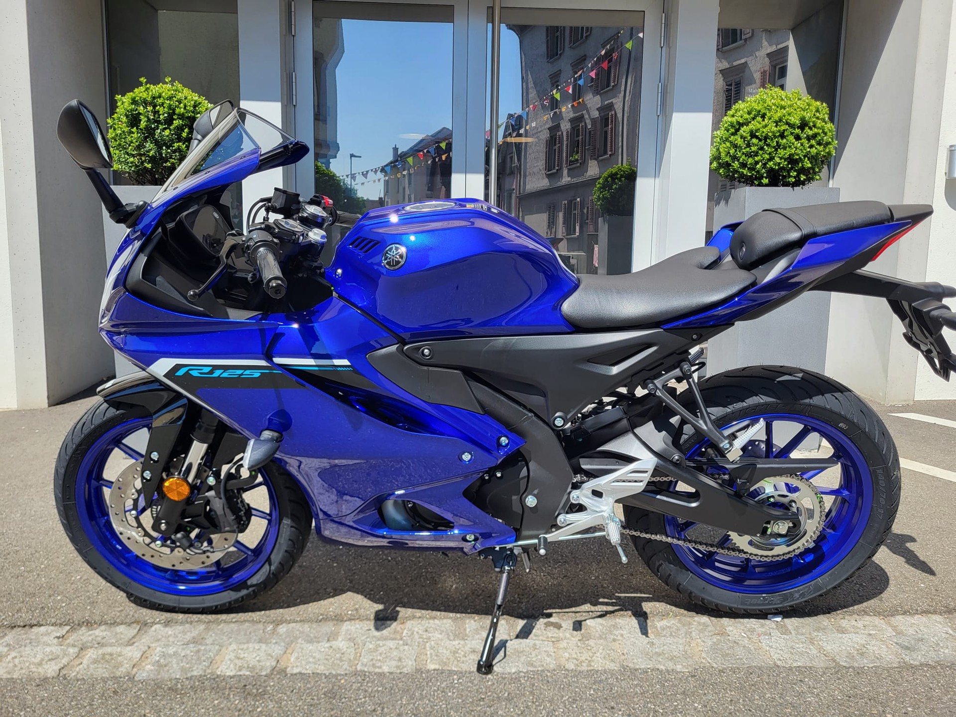 YAMAHA YZF-R 125 ABS-showroom-element-3