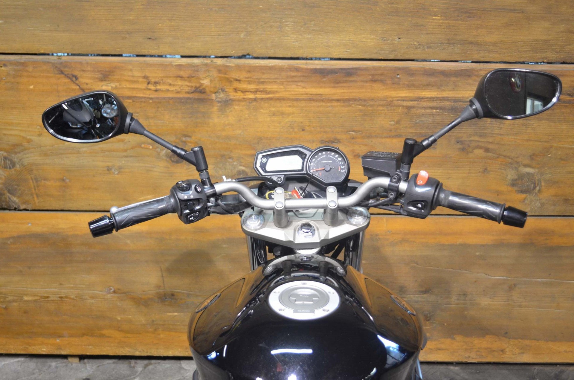 YAMAHA XJ6 N ABS-showroom-element-2