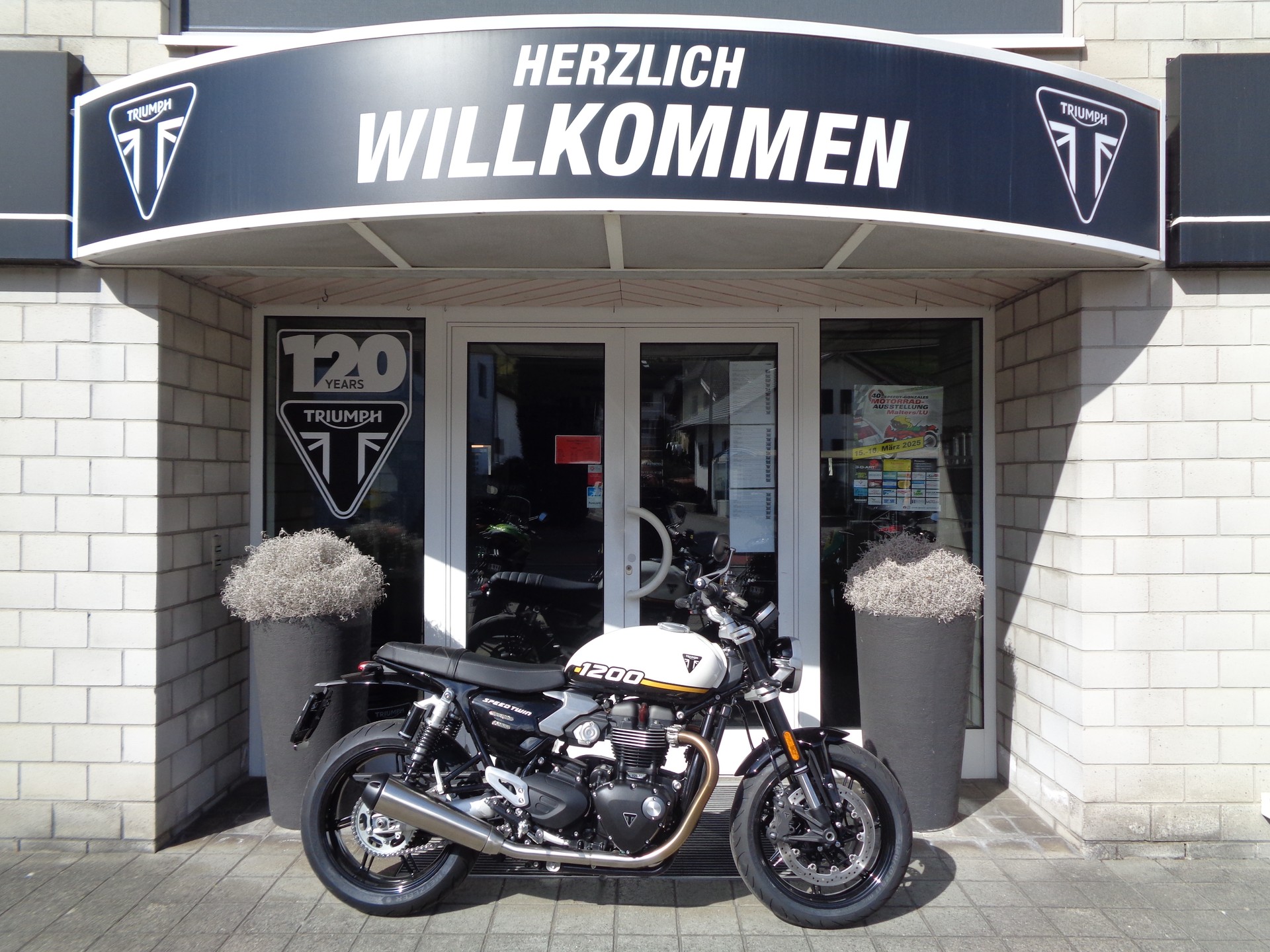 TRIUMPH Speed Twin 1200