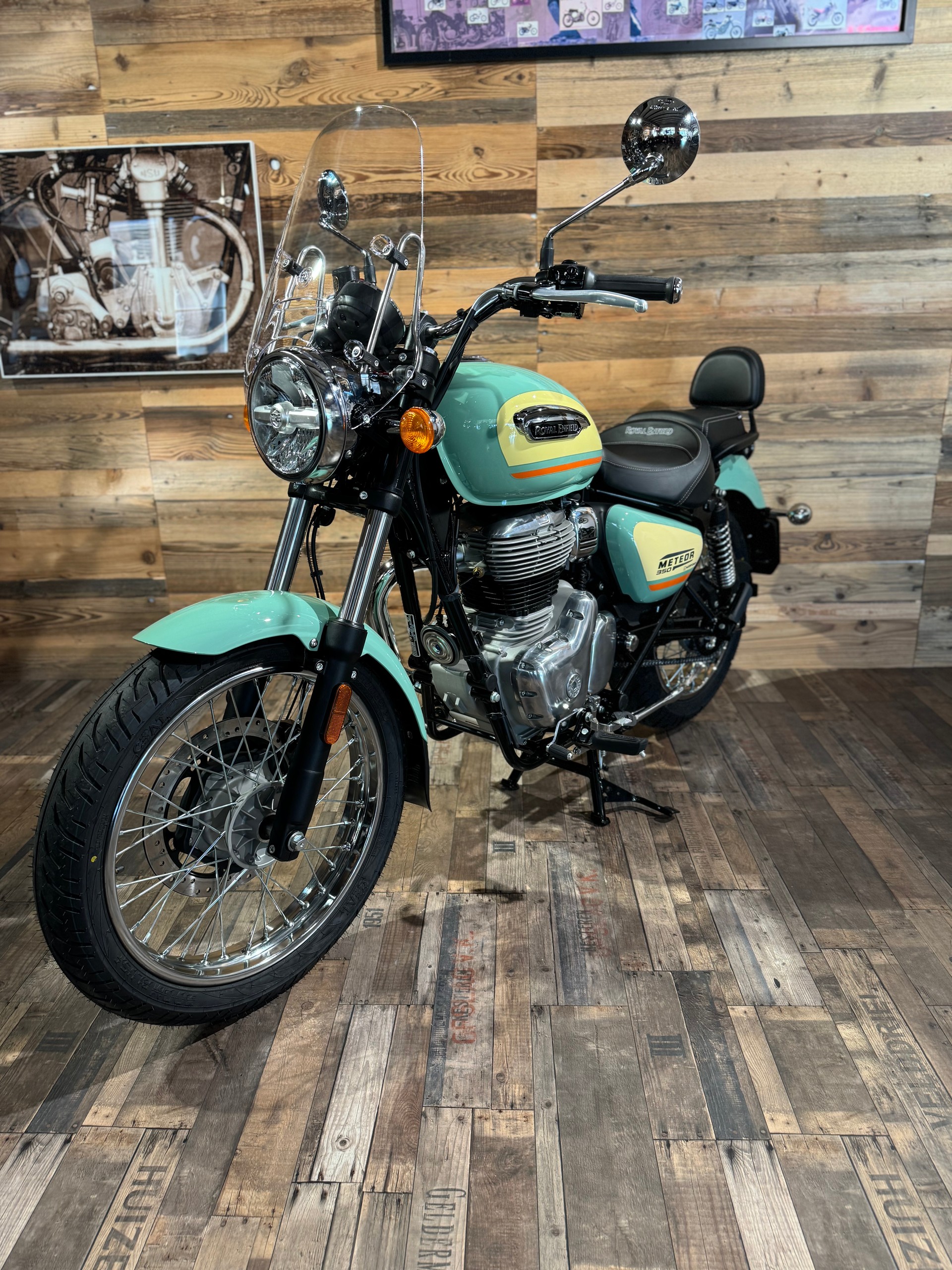 ROYAL ENFIELD METEOR 350-showroom-element-1