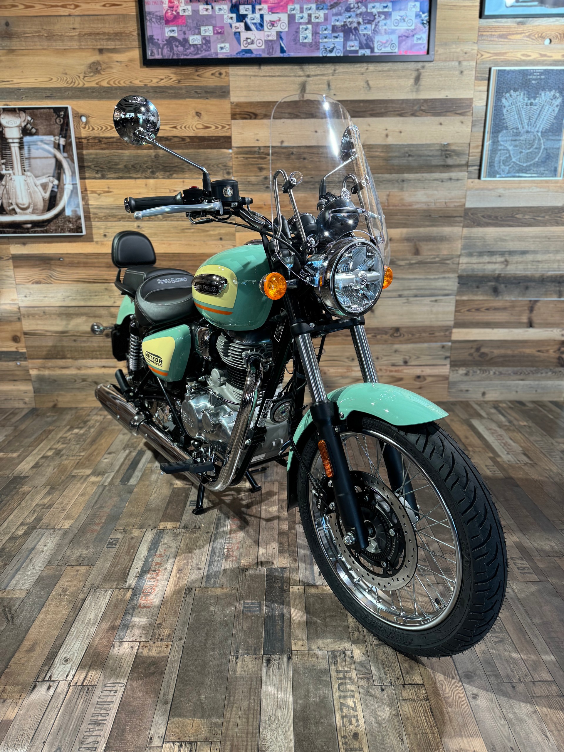 ROYAL ENFIELD METEOR 350-showroom-element-3