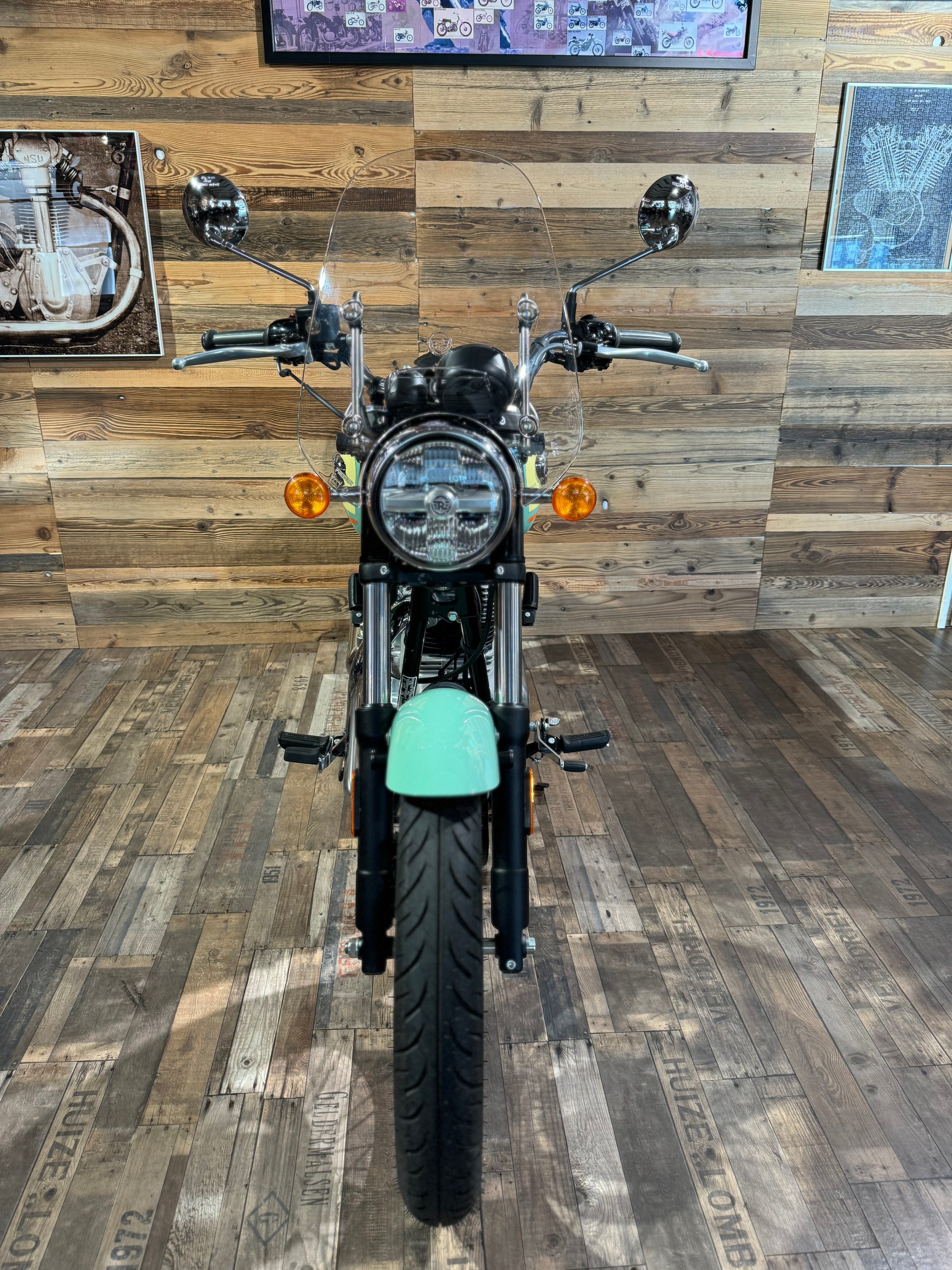 ROYAL ENFIELD METEOR 350-showroom-element-2