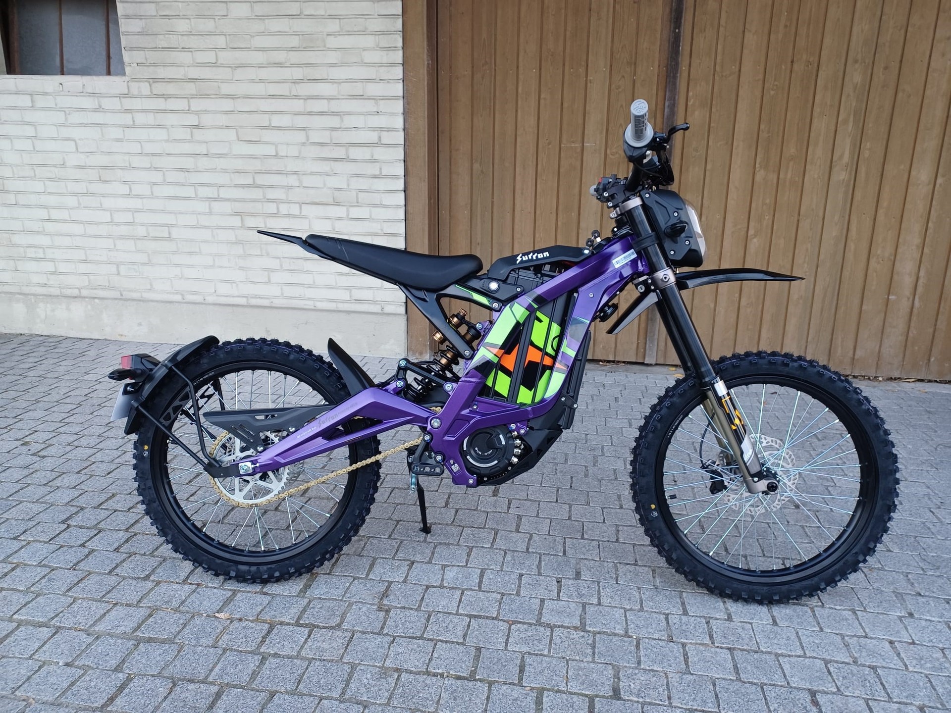 SUR-RON Light Bee - L1e