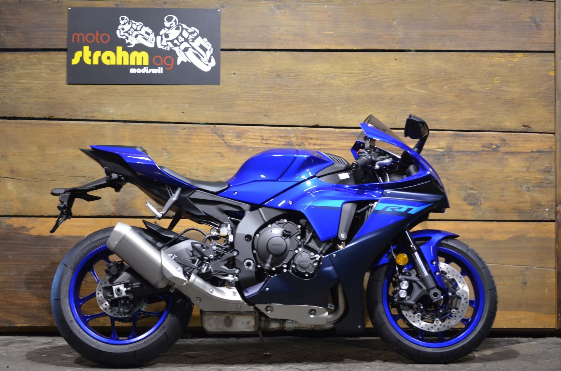 YAMAHA YZF-R1 ABS-showroom-element-1