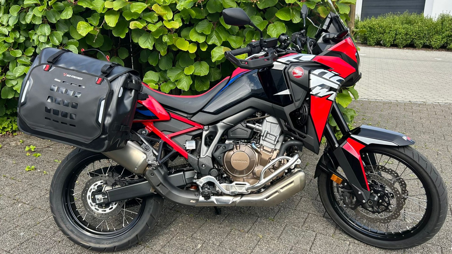 HONDA CRF 1100 L Africa Twin Grand Prix Red