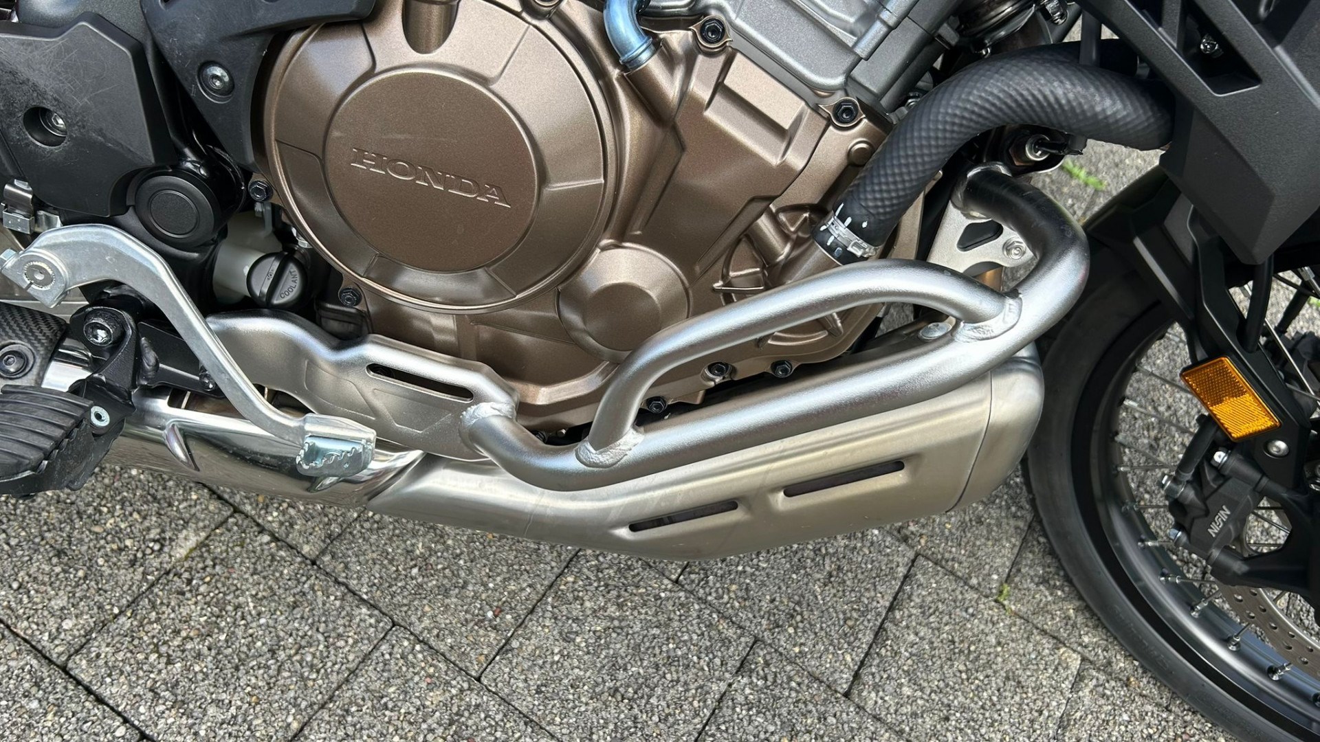 HONDA CRF 1100 L Africa Twin Grand Prix Red-showroom-element-1