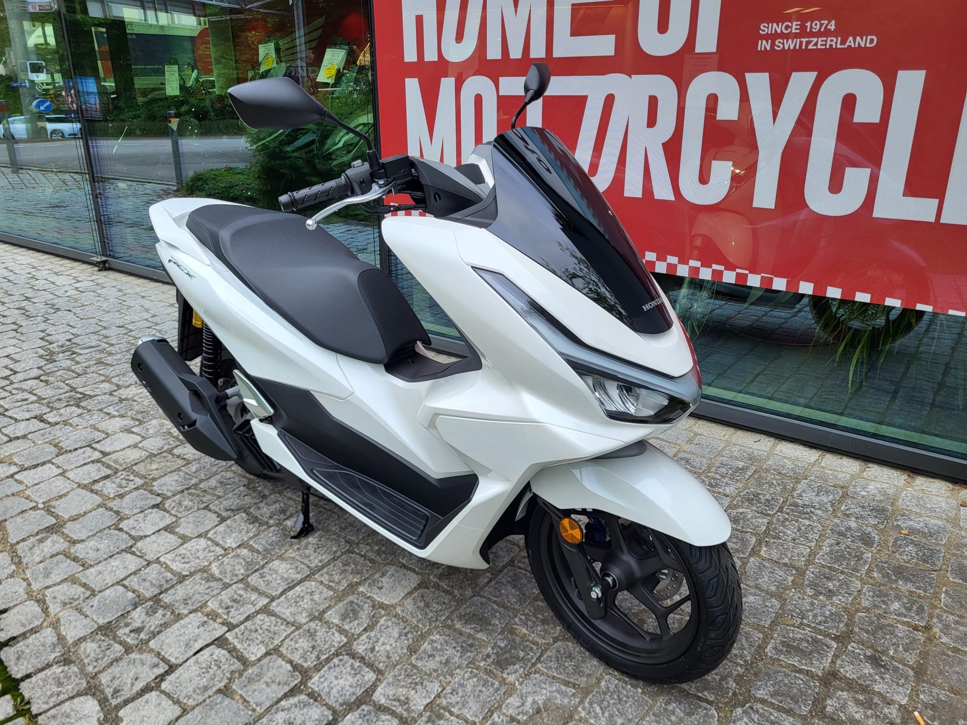 HONDA PCX 125 DX-showroom-element-1