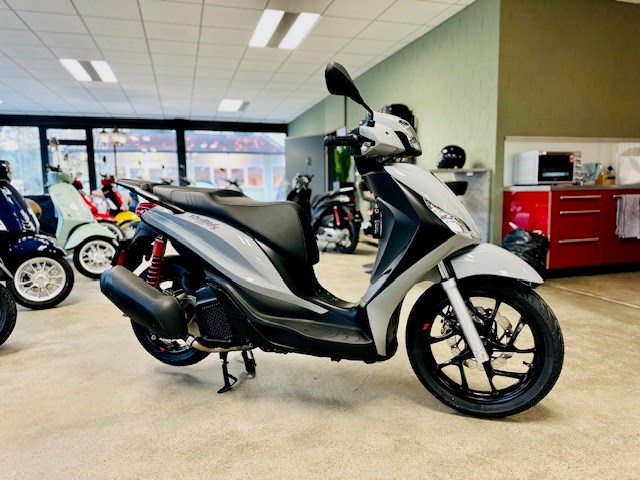 PIAGGIO Medley 125 Sport-image-1