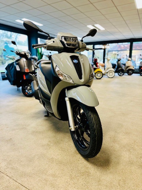 PIAGGIO Medley 125 Sport-image-0