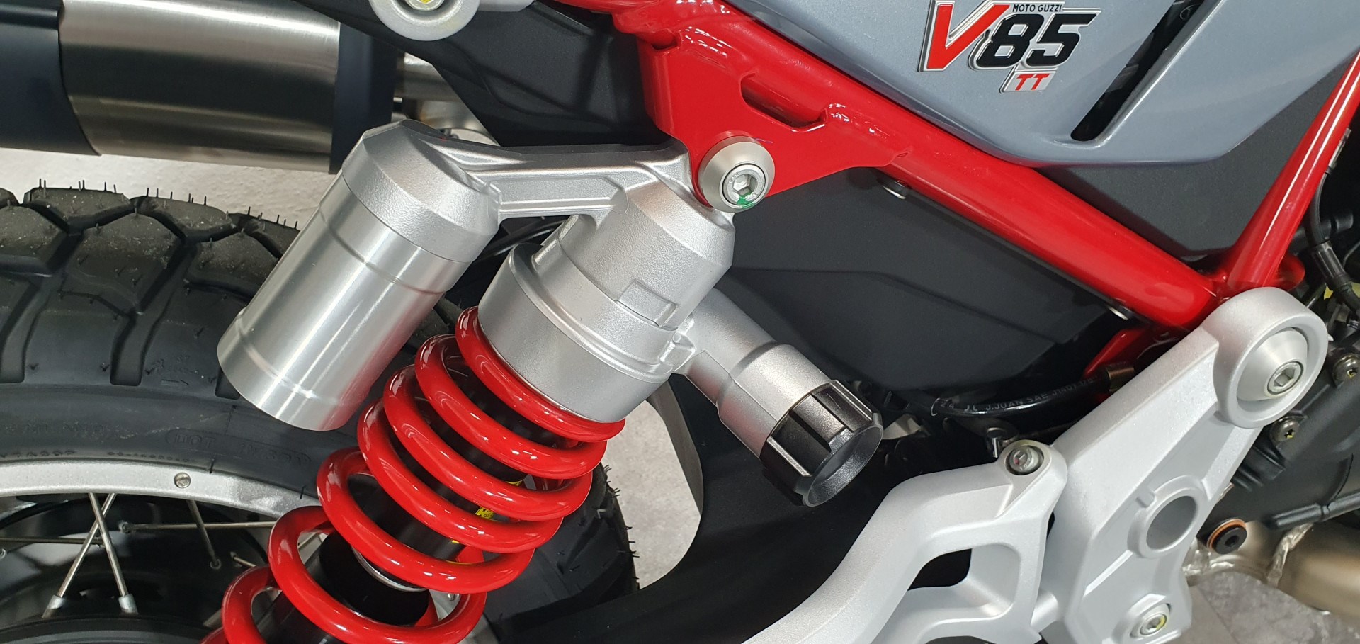 MOTO GUZZI V85 TT-showroom-element-3
