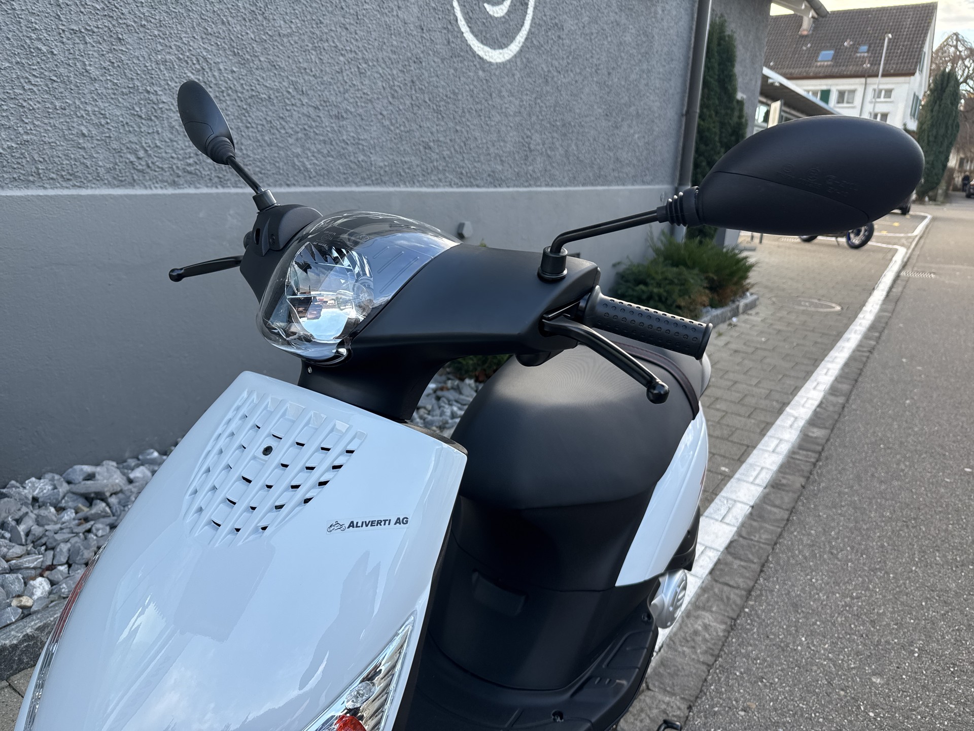 PIAGGIO Zip 50 4-T (45km/h)-showroom-element-1