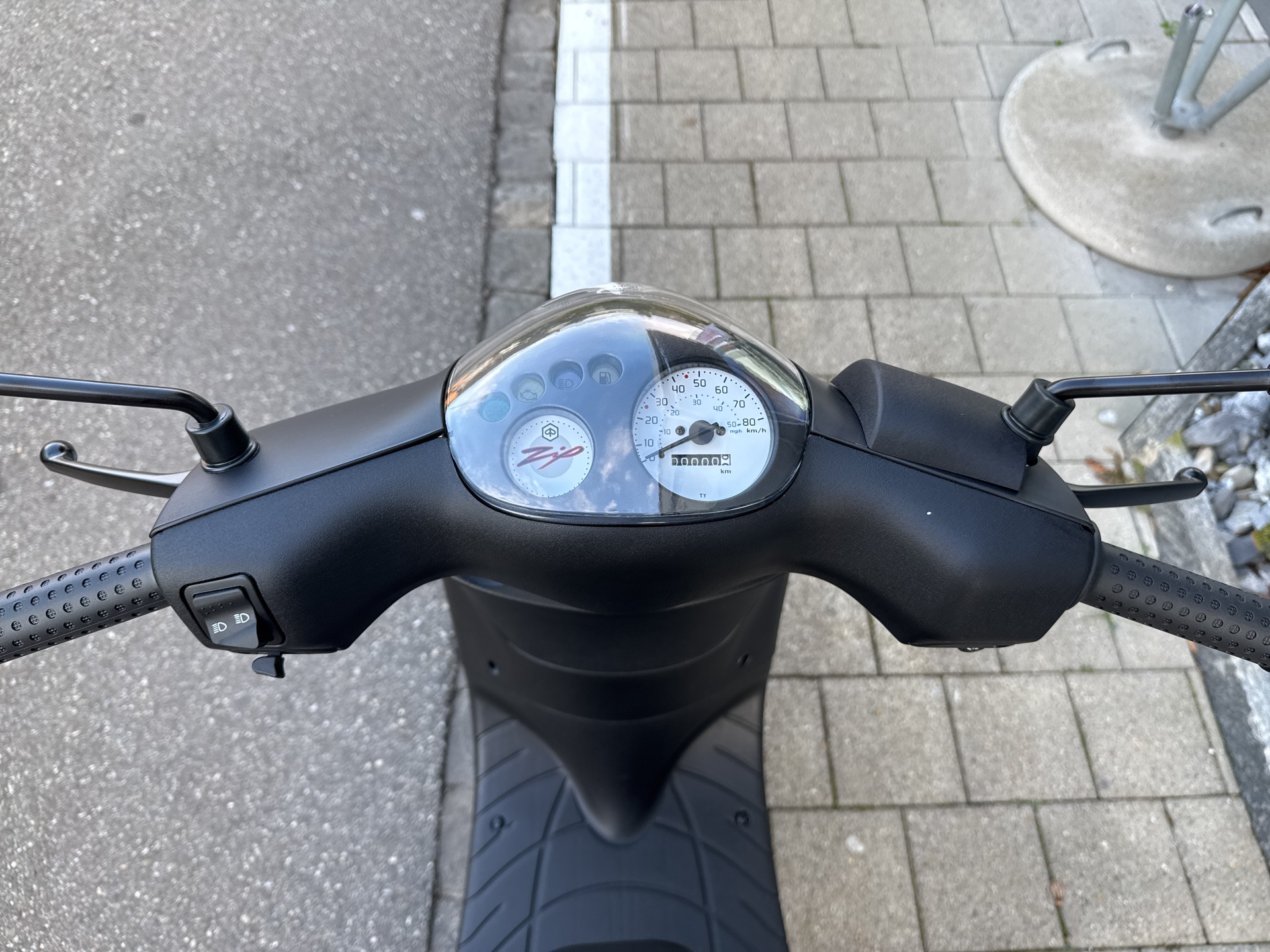 PIAGGIO Zip 50 4-T (45km/h)-showroom-element-2